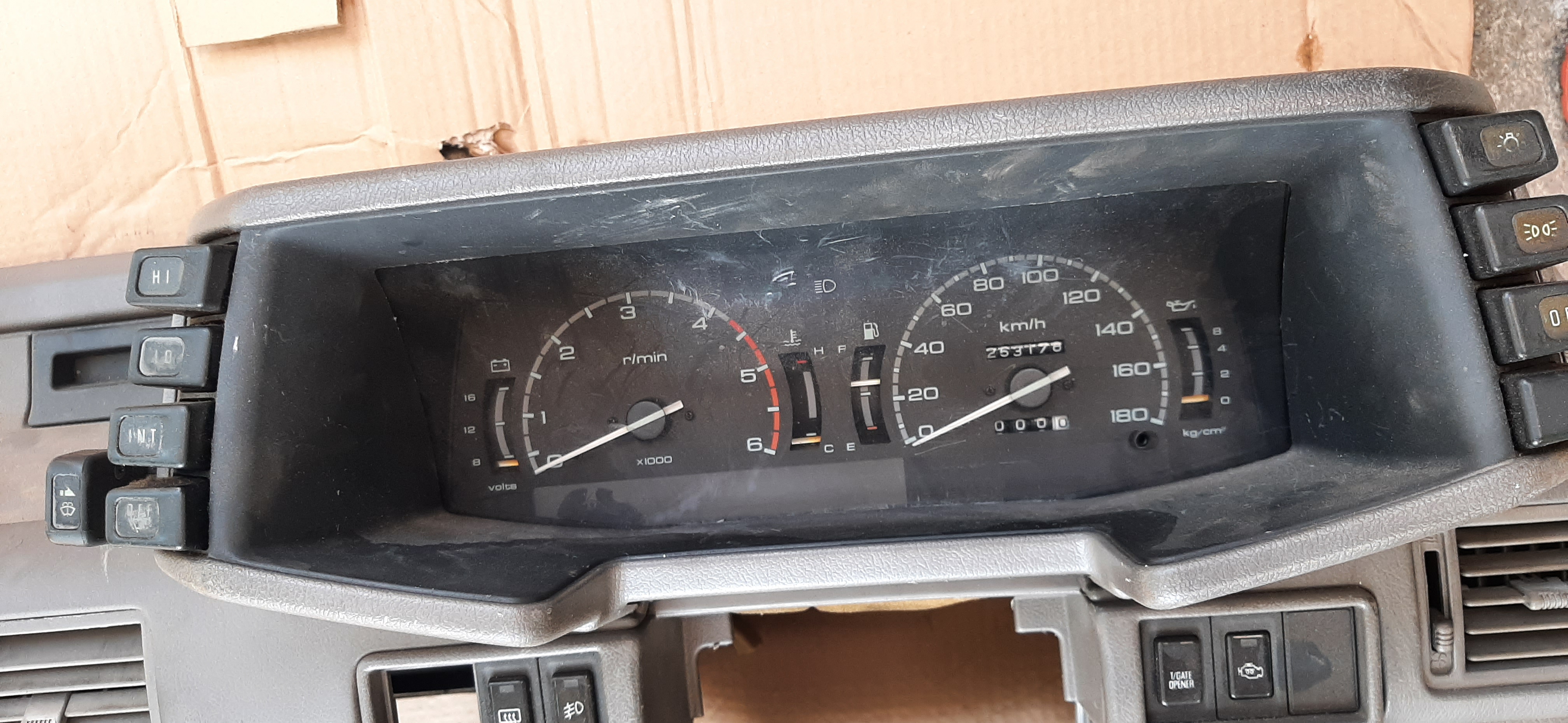 คอนโซนหน้าพร้อมเรือนไมล์ มังกรทอง