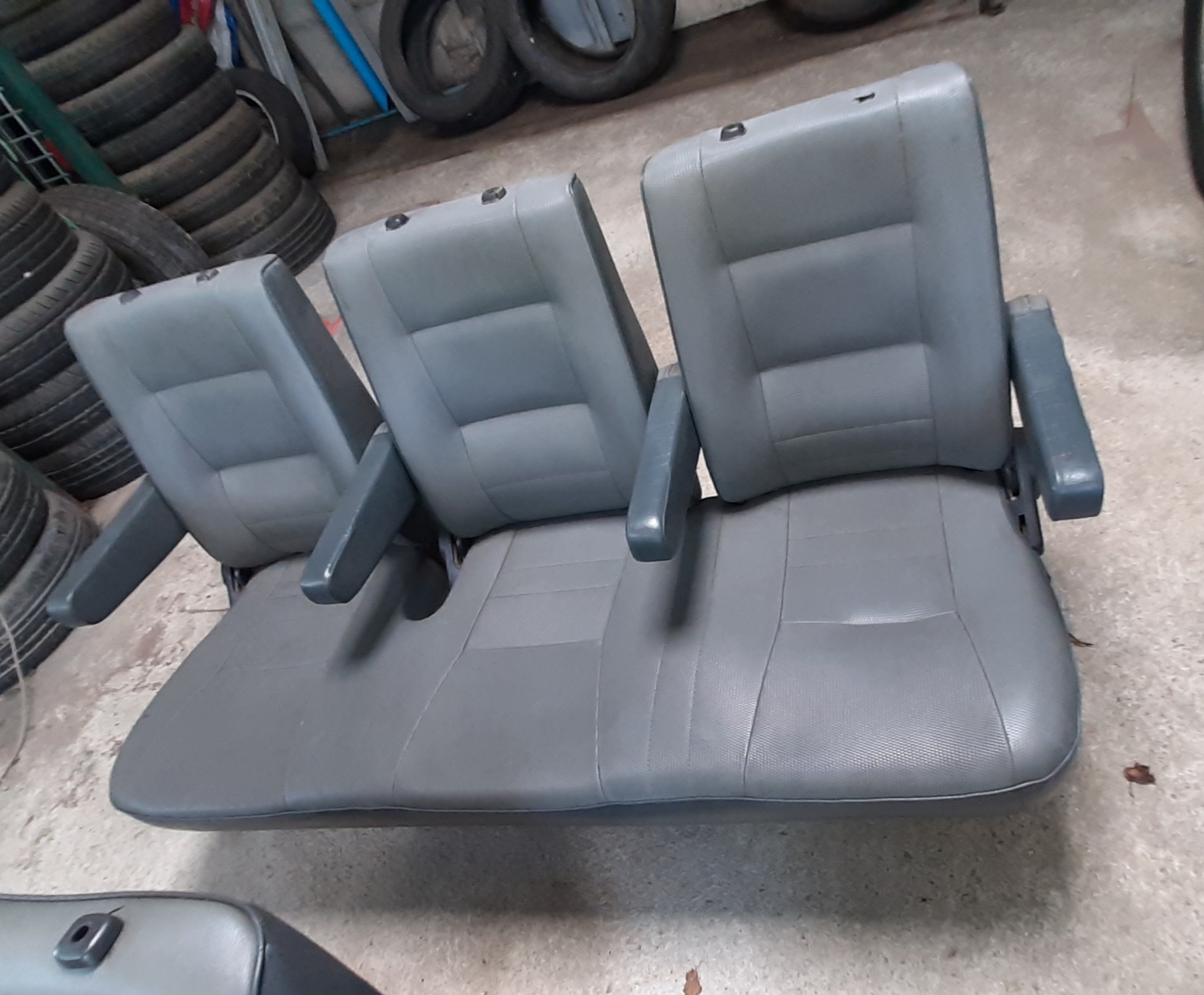 เบาะรถตู้