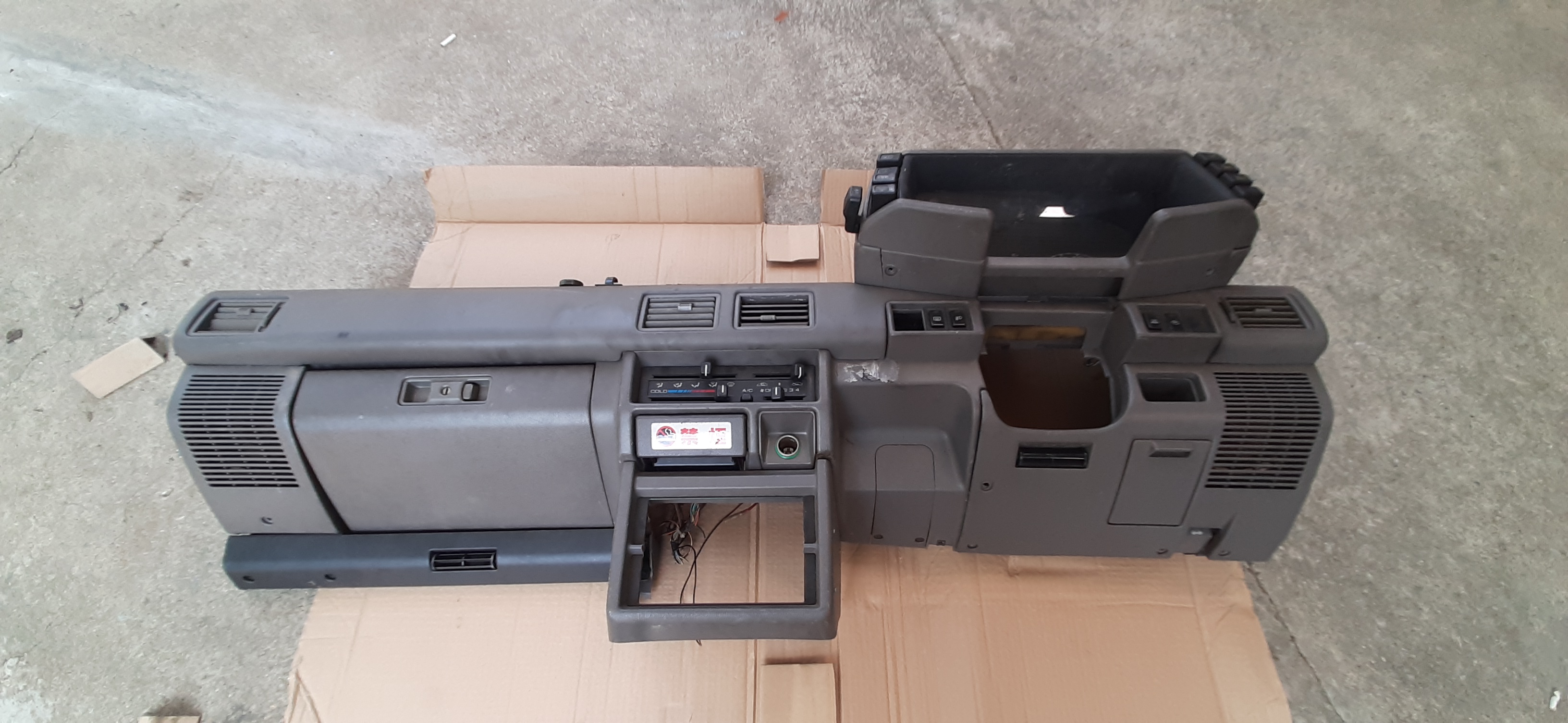 คอนโซนหน้าพร้อมเรือนไมล์ มังกรทอง