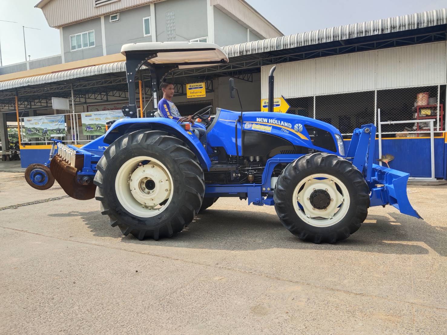 นิว ฮอลแลนด์ รุ่น TT4.90 88 แรงม้า