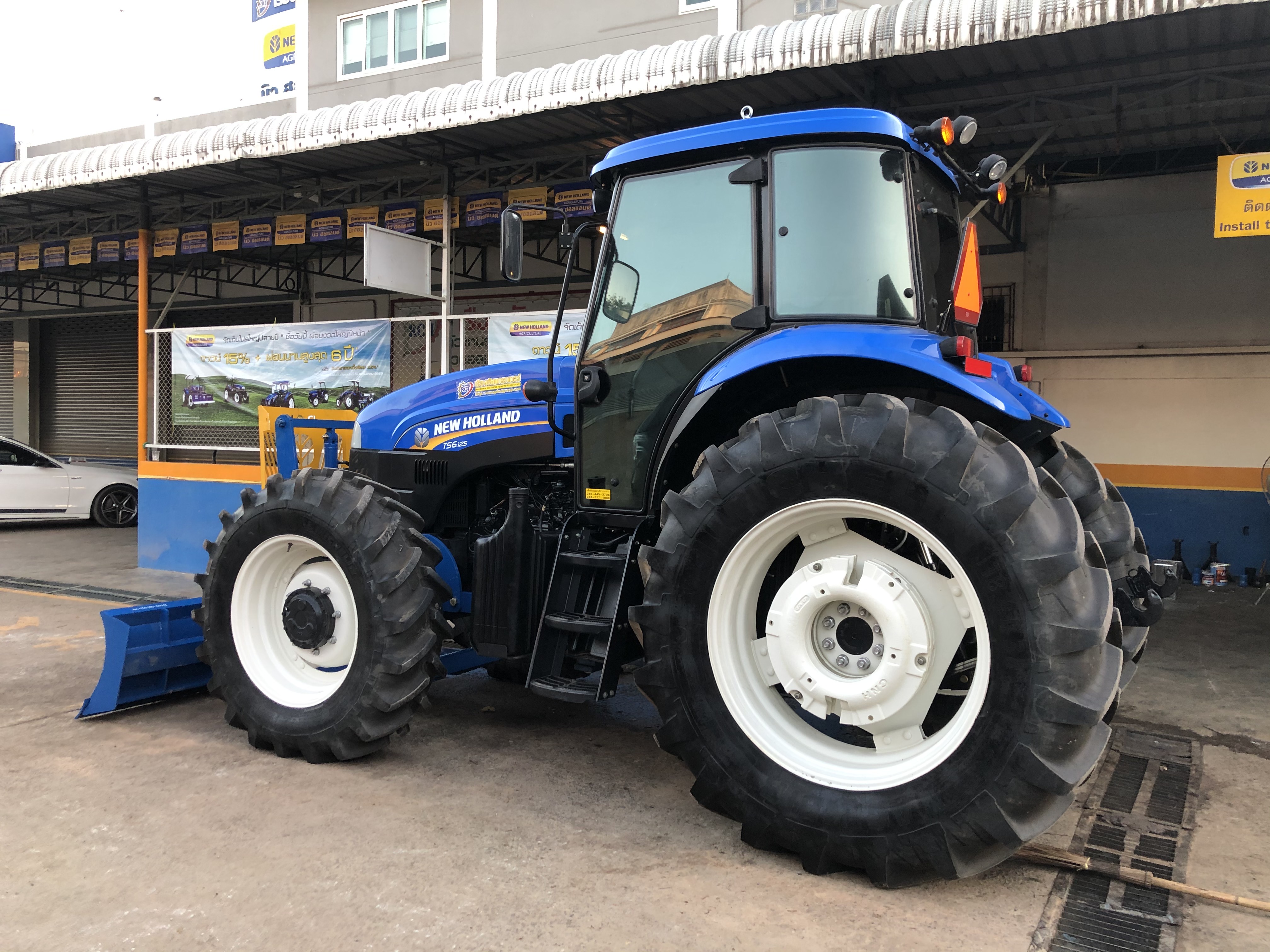 นิว ฮอลแลนด์ รุ่น TS6.125  124 แรงม้า