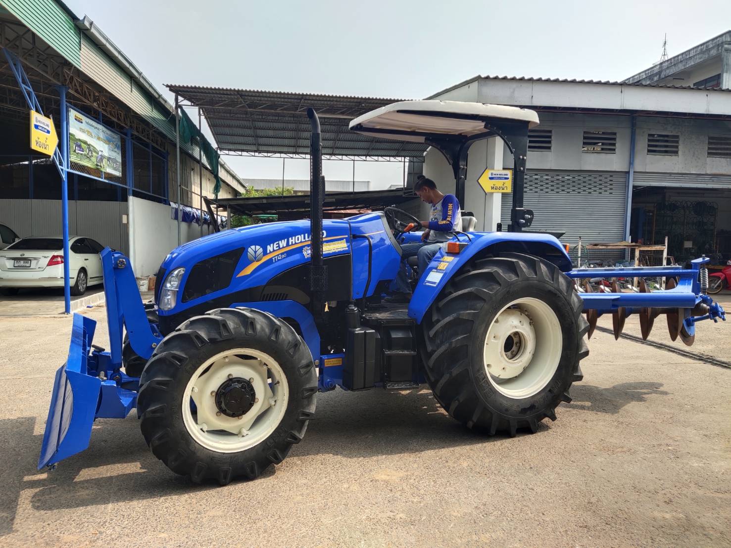 นิว ฮอลแลนด์ รุ่น TT4.90 88 แรงม้า