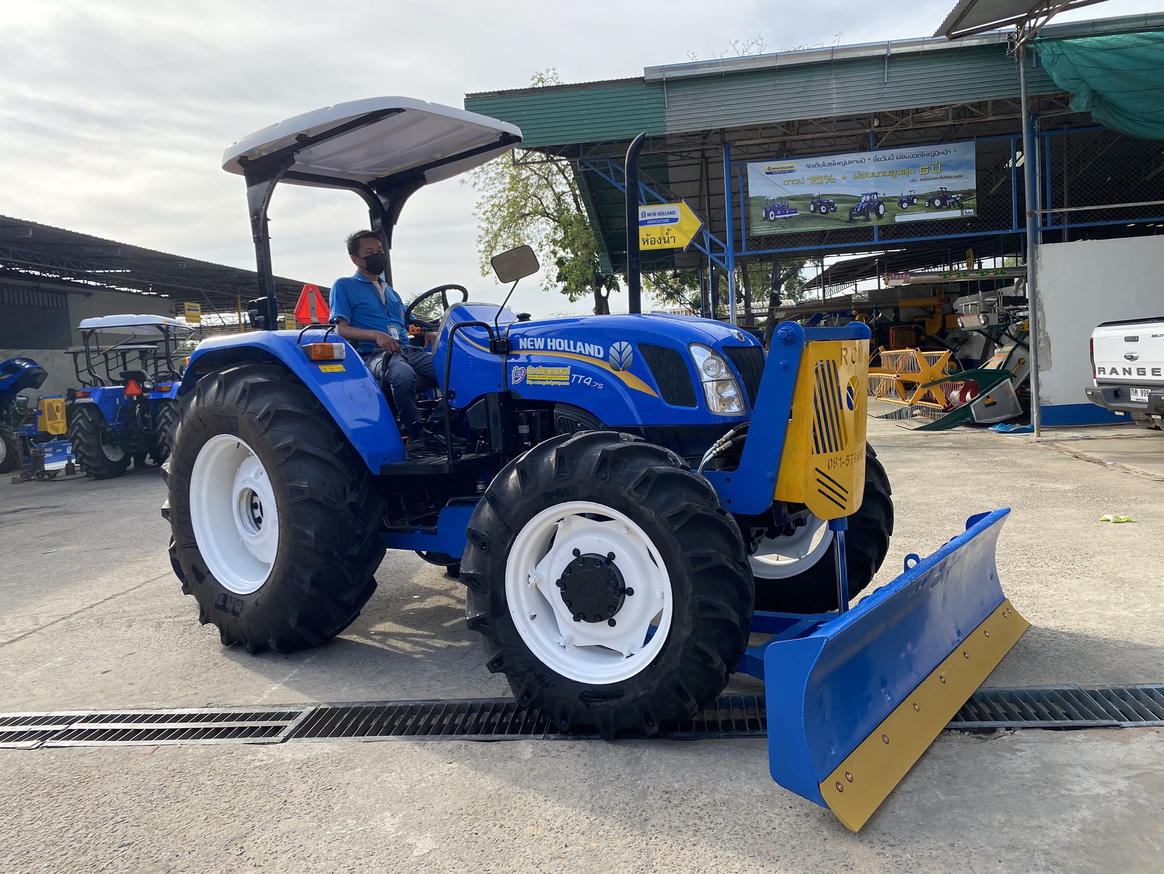 นิว ฮอลแลนด์ รุ่น TT4.75 พร้อมใบมีดและผาน