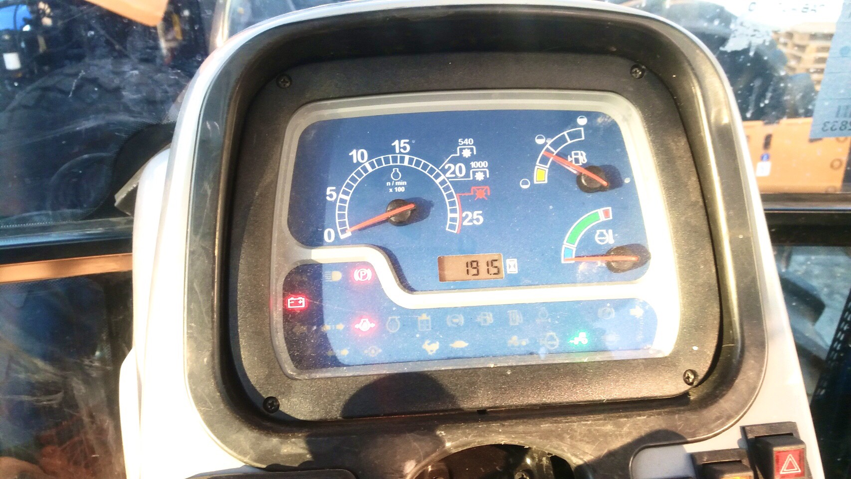 นิว ฮอลแลนด์ รุ่น TS6.125  124 แรงม้า