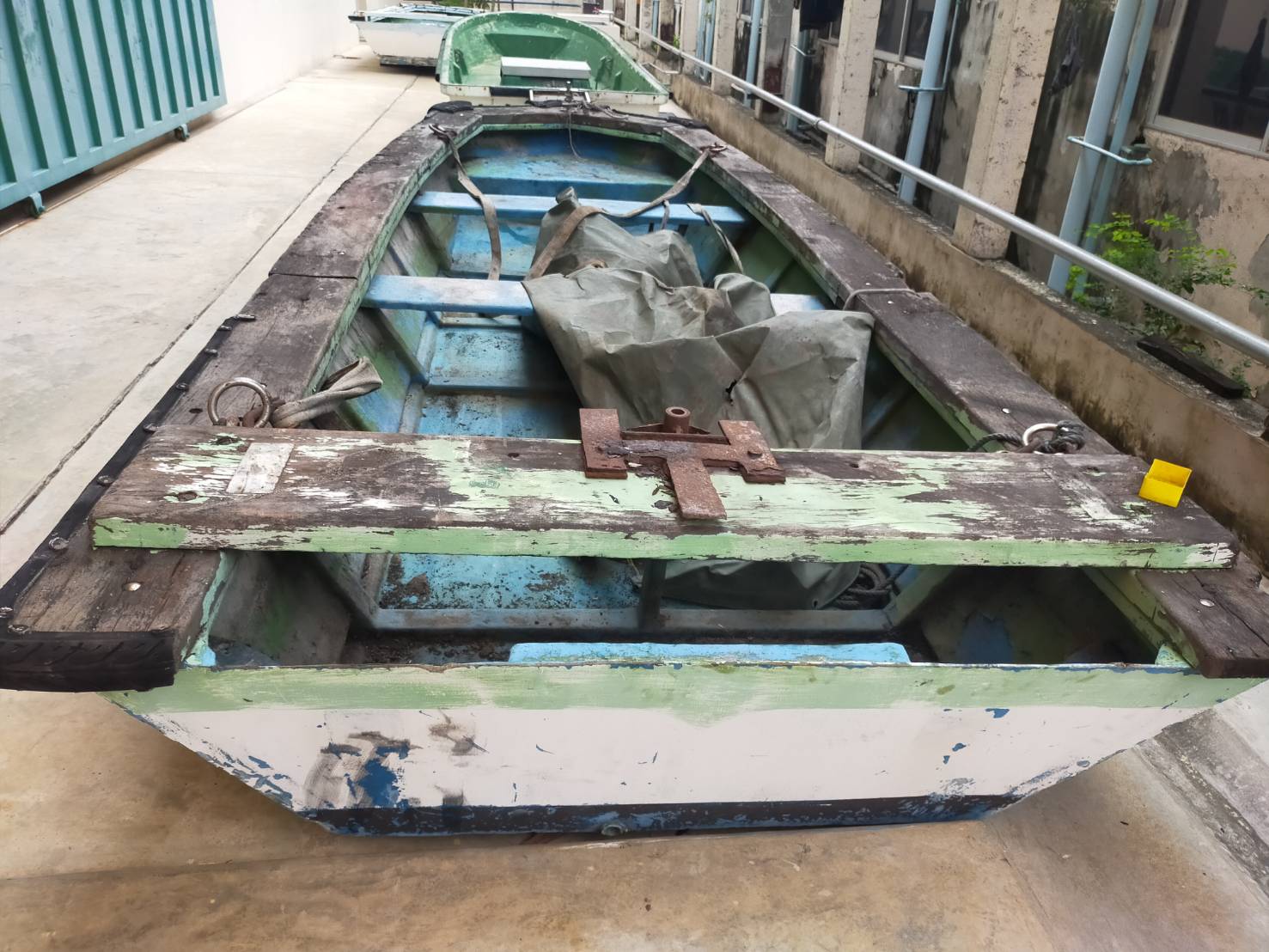 เรือไฟเบอร์ 2 ลำ