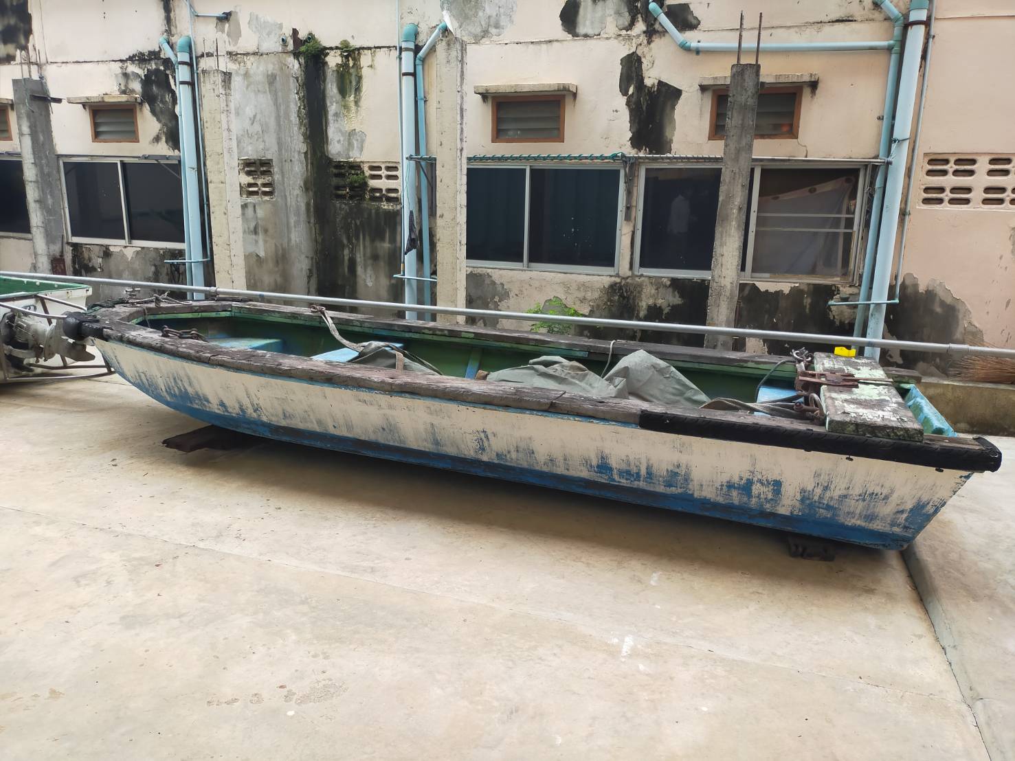 เรือไฟเบอร์ 2 ลำ