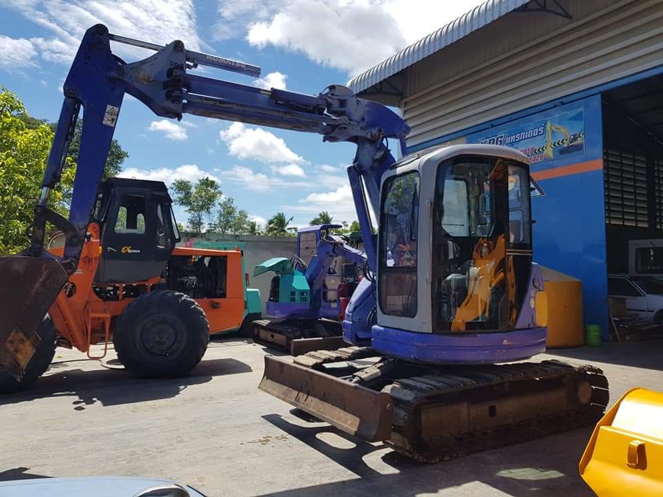 KOMATSU PC58SF ขนาด5.8ตัน ปรับบูมได้2ระดับ และออฟเซทบูม พร้อมตู้เก๋ง มีแอร์ จากโรงงาน แทรคเหล็ก+เกี้