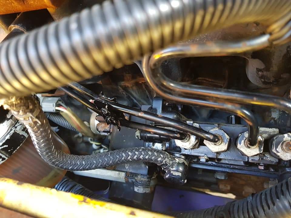 KOMATSU PC58SF ขนาด5.8ตัน ปรับบูมได้2ระดับ และออฟเซทบูม พร้อมตู้เก๋ง มีแอร์ จากโรงงาน แทรคเหล็ก+เกี้