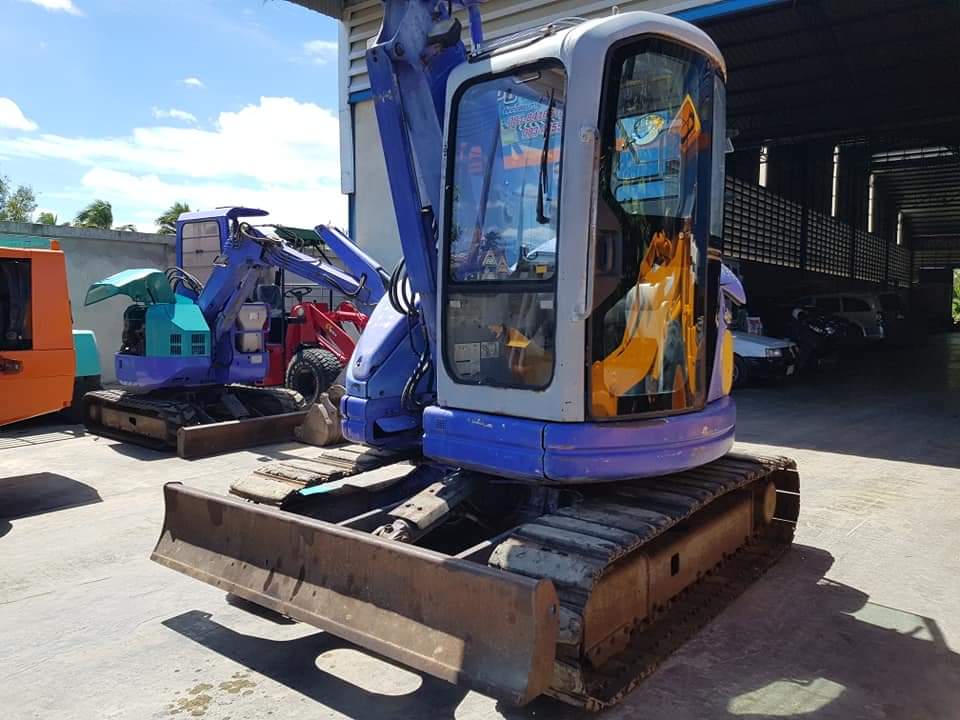 KOMATSU PC58SF ขนาด5.8ตัน ปรับบูมได้2ระดับ และออฟเซทบูม พร้อมตู้เก๋ง มีแอร์ จากโรงงาน แทรคเหล็ก+เกี้