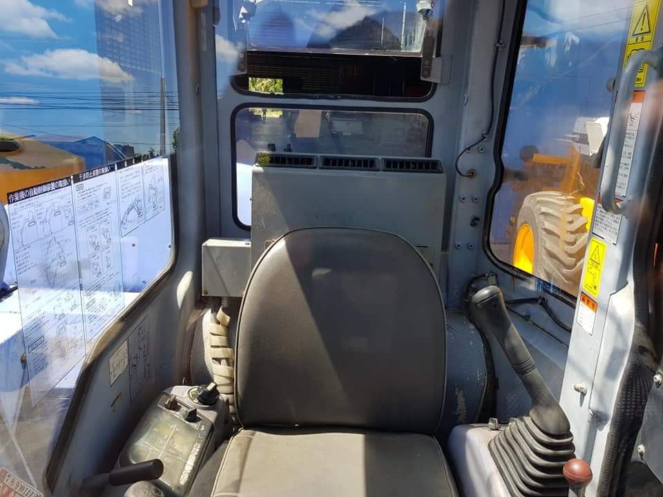 KOMATSU PC58SF ขนาด5.8ตัน ปรับบูมได้2ระดับ และออฟเซทบูม พร้อมตู้เก๋ง มีแอร์ จากโรงงาน แทรคเหล็ก+เกี้