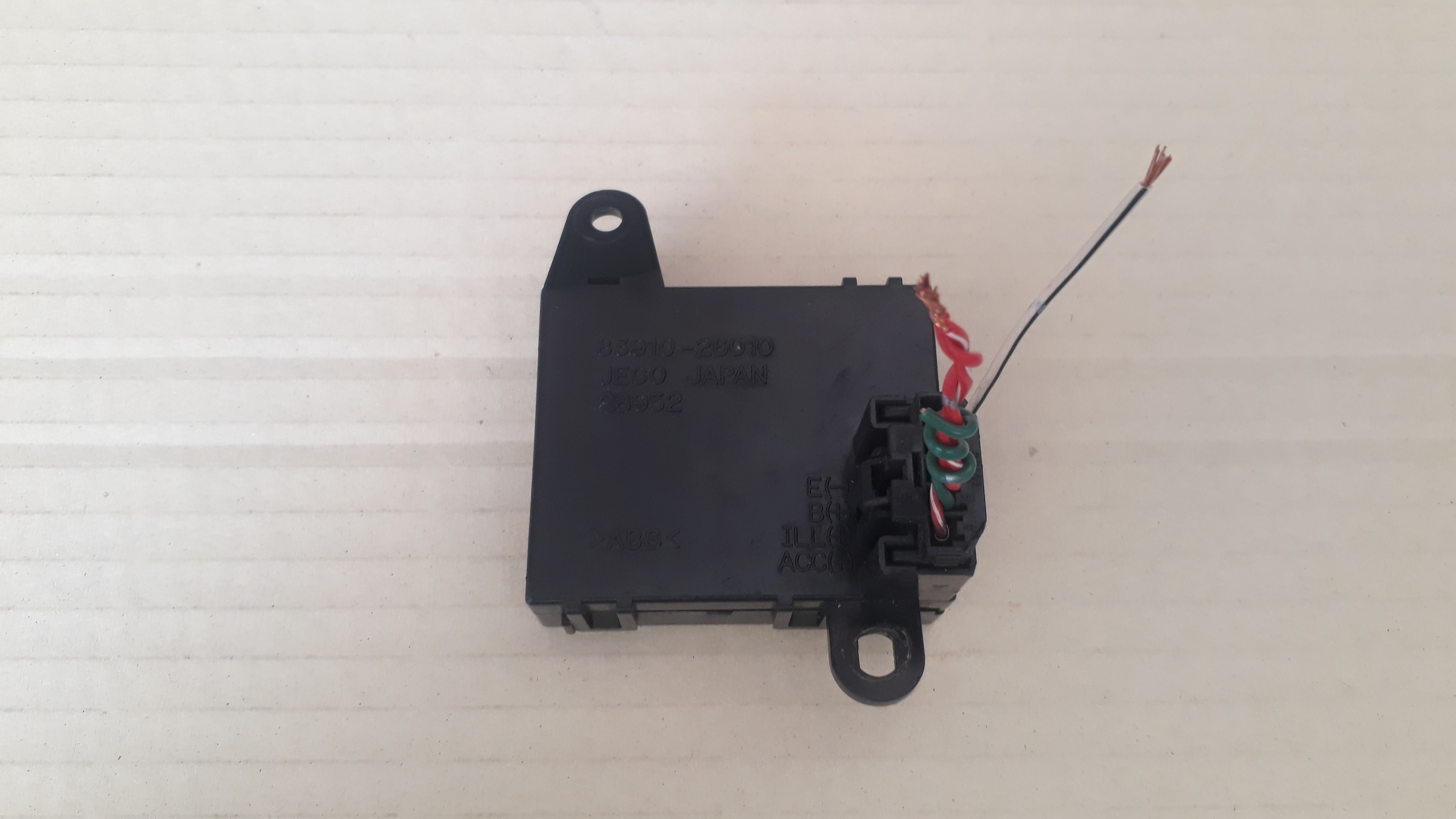 นาฬิกาติดรถ TOYOTA Hiace 1995 แท้ แบบดิจิตอล ทรงสี่เหลี่ยม นาฬิกาติดรถ TOYOTA Hiace 1995 แท้ แบบดิจิตอล ทรงสี่เหลี่ยม