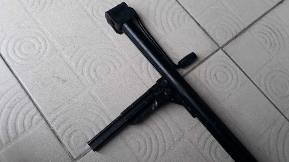 แม่แรง ติดรถ BMW E36 แท้ แม่แรง ติดรถ BMW E36 แท้