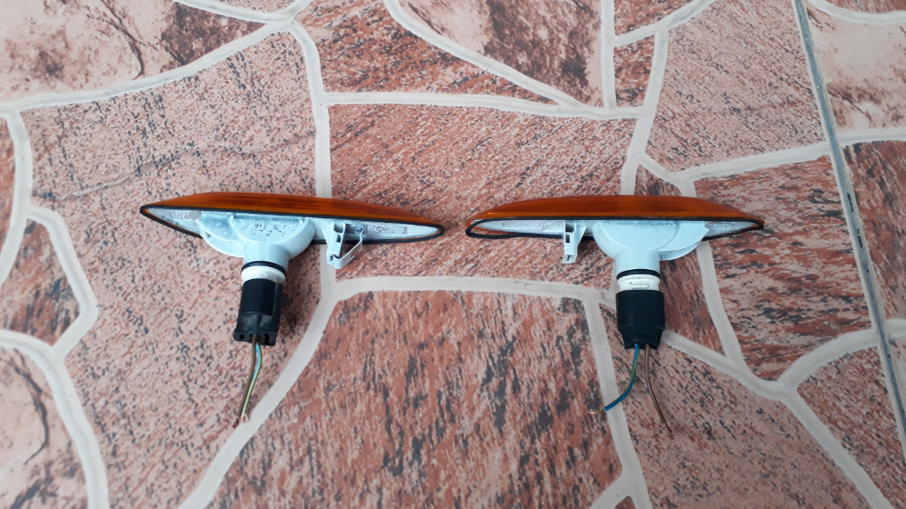 ไฟเลี้ยวแก้มสีส้ม BMW E46 แท้ ปี99-05 ไฟเลี้ยวแก้มสีส้ม BMW E46 แท้ ปี99-05