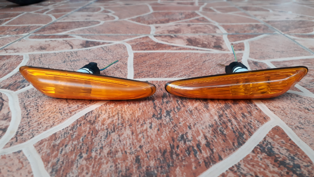 ไฟเลี้ยวแก้มสีส้ม BMW E46 แท้ ปี99-05