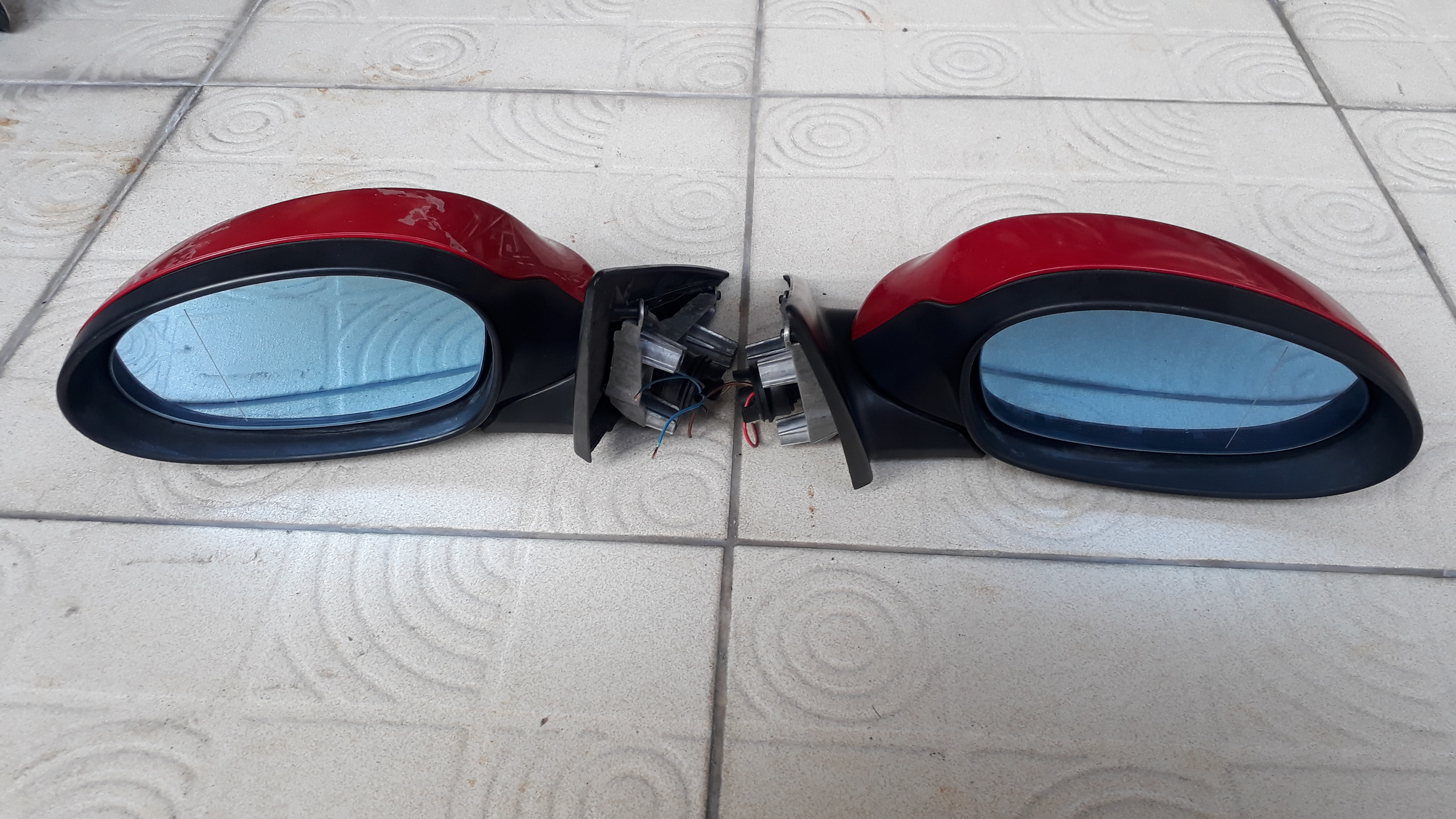 กระจกมองข้าง BMW E90 แท้ สีแดง มือสองจากญี่ปุ่น