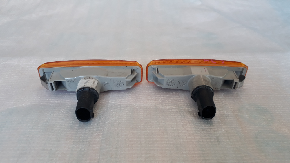 ไฟเลี้ยวแก้มสีส้ม BMW E39 แท้ ไฟเลี้ยวแก้มสีส้ม BMW E39 แท้