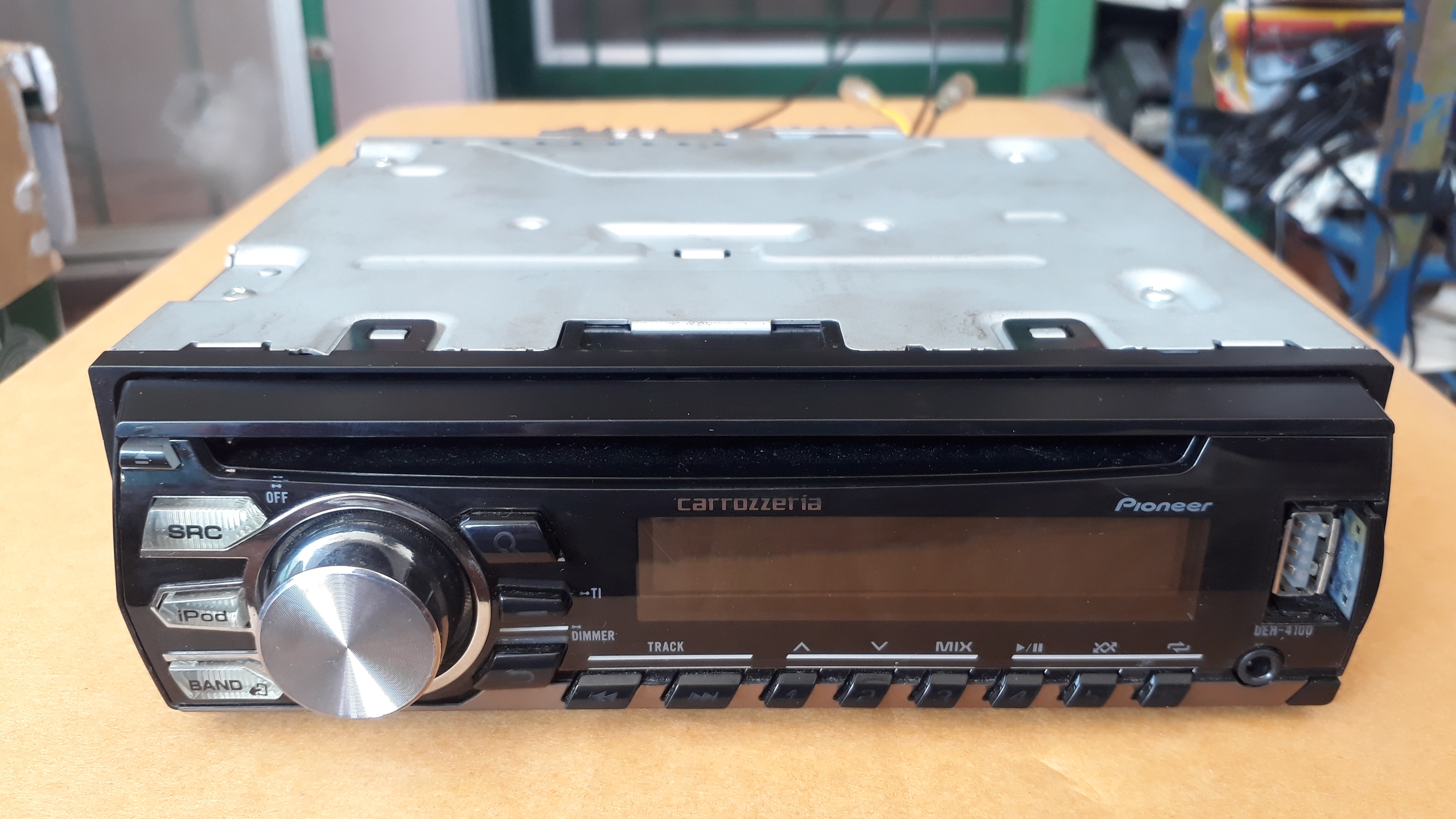 เครื่องเล่น Pioneer CD MP3 USB FM ติดรถยนต์ ขนาด1ดิน เครื่องเล่น Pioneer CD MP3 USB FM ติดรถยนต์ ขนาด1ดิน