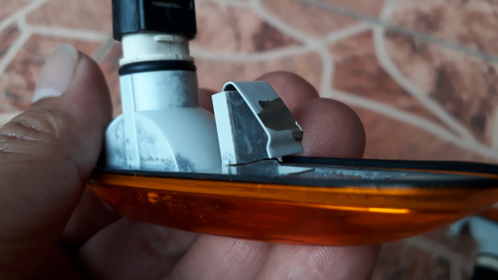 ไฟเลี้ยวแก้มสีส้ม BMW E46 แท้ ปี99-05 ไฟเลี้ยวแก้มสีส้ม BMW E46 แท้ ปี99-05