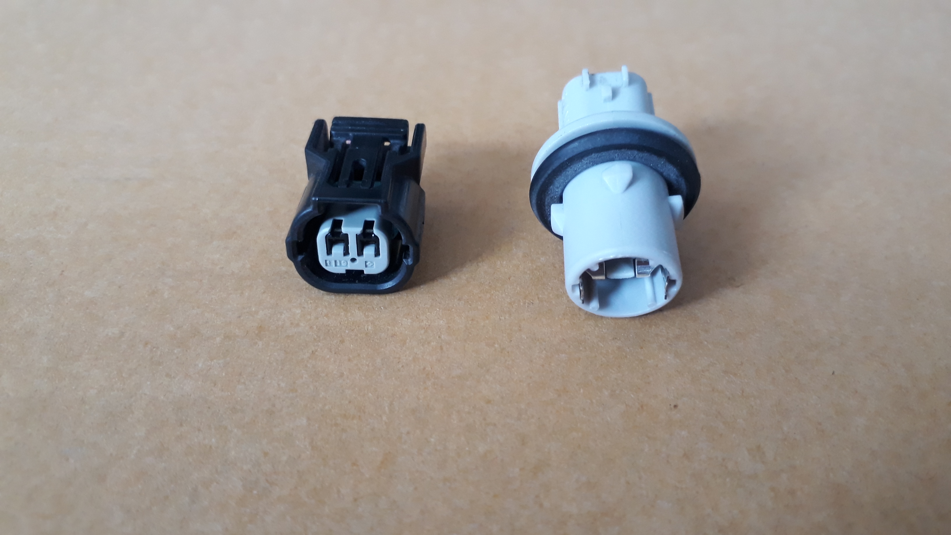 ขั้วไฟหรี่ HONDA แท้ พร้อมปลั๊กไฟ ที่อยู่ในโคมไฟหน้ารถ ตรงรุ่น HONDA Jazz ขั้วไฟหรี่ HONDA แท้ พร้อมปลั๊กไฟ ที่อยู่ในโคมไฟหน้ารถ ตรงรุ่น HONDA Jazz