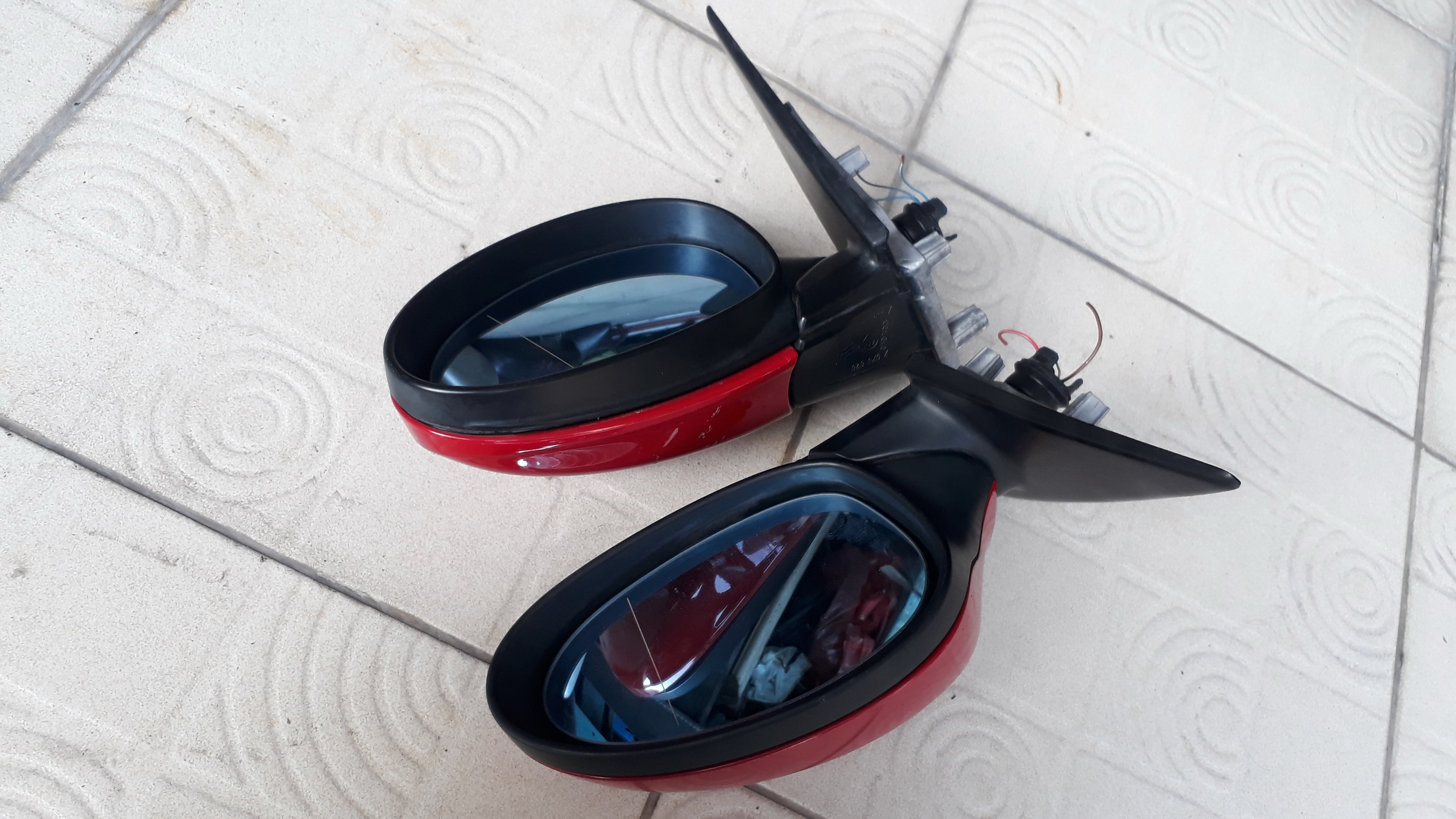 กระจกมองข้าง BMW E90 แท้ สีแดง มือสองจากญี่ปุ่น กระจกมองข้าง BMW E90 แท้ สีแดง มือสองจากญี่ปุ่น