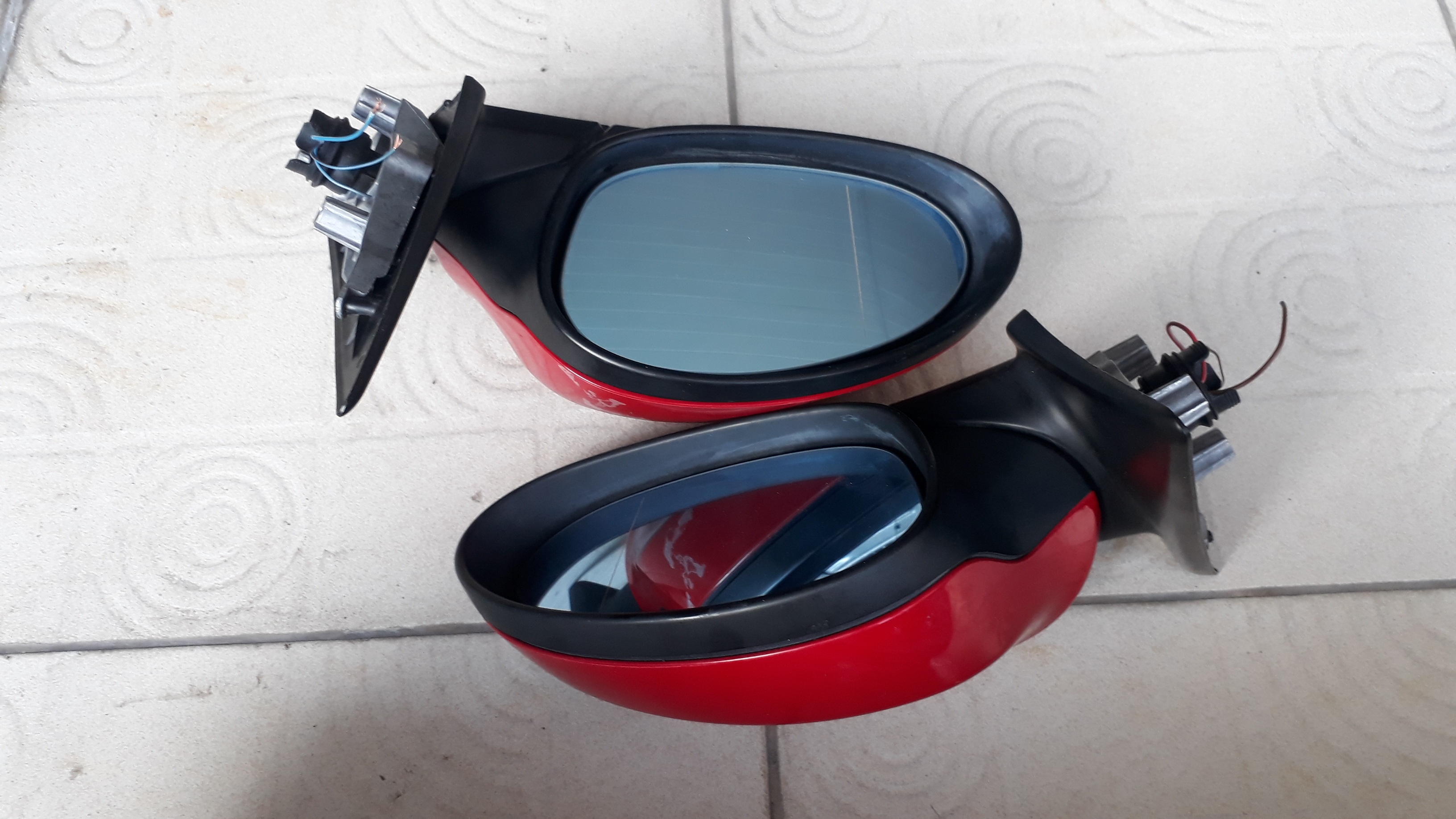 กระจกมองข้าง BMW E90 แท้ สีแดง มือสองจากญี่ปุ่น กระจกมองข้าง BMW E90 แท้ สีแดง มือสองจากญี่ปุ่น