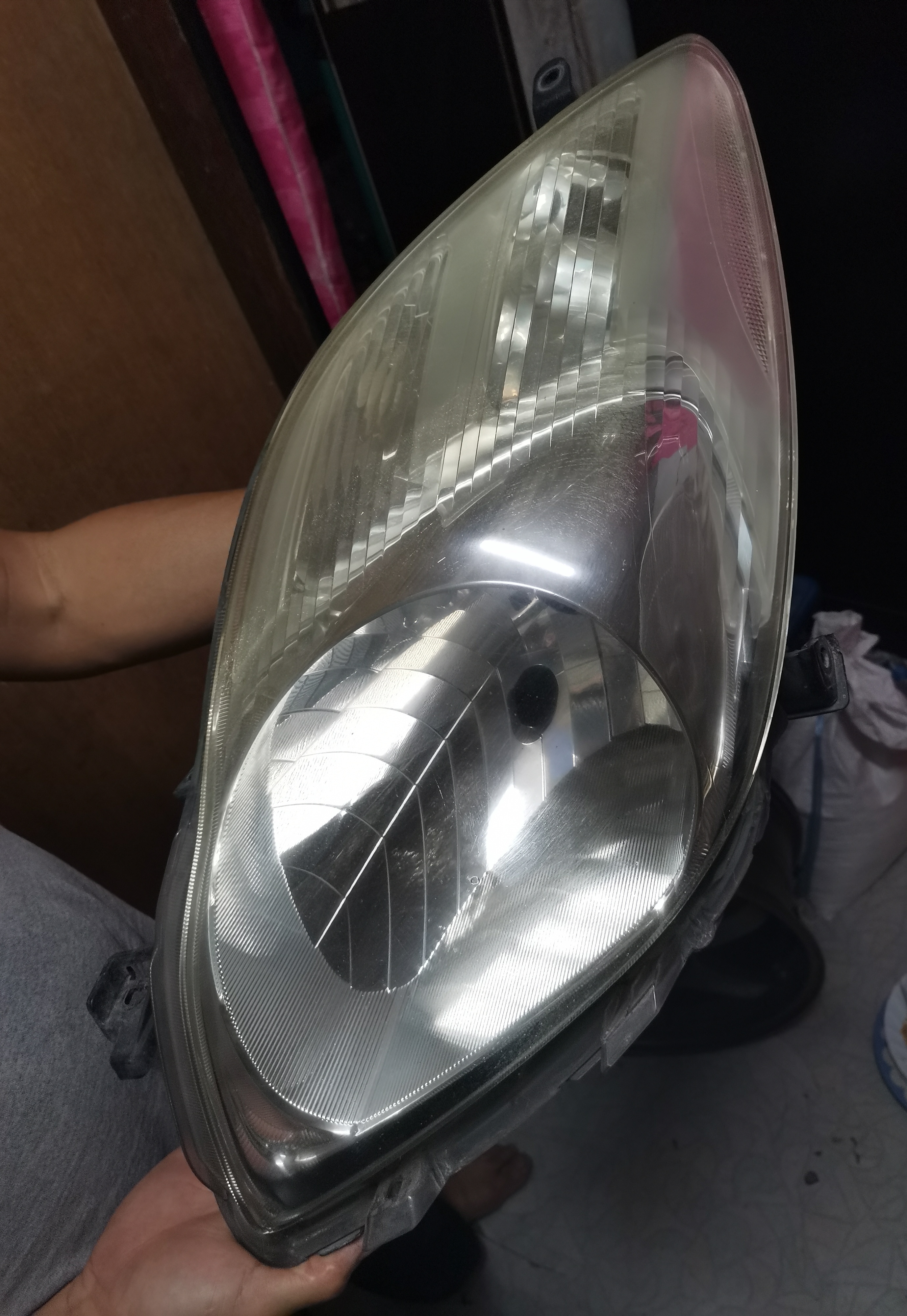 ขายไฟหน้า(เสื้อ)รุ่น โตโยต้า ยารีสปี2010-2012 แท้ถอด ข้างซ้าย