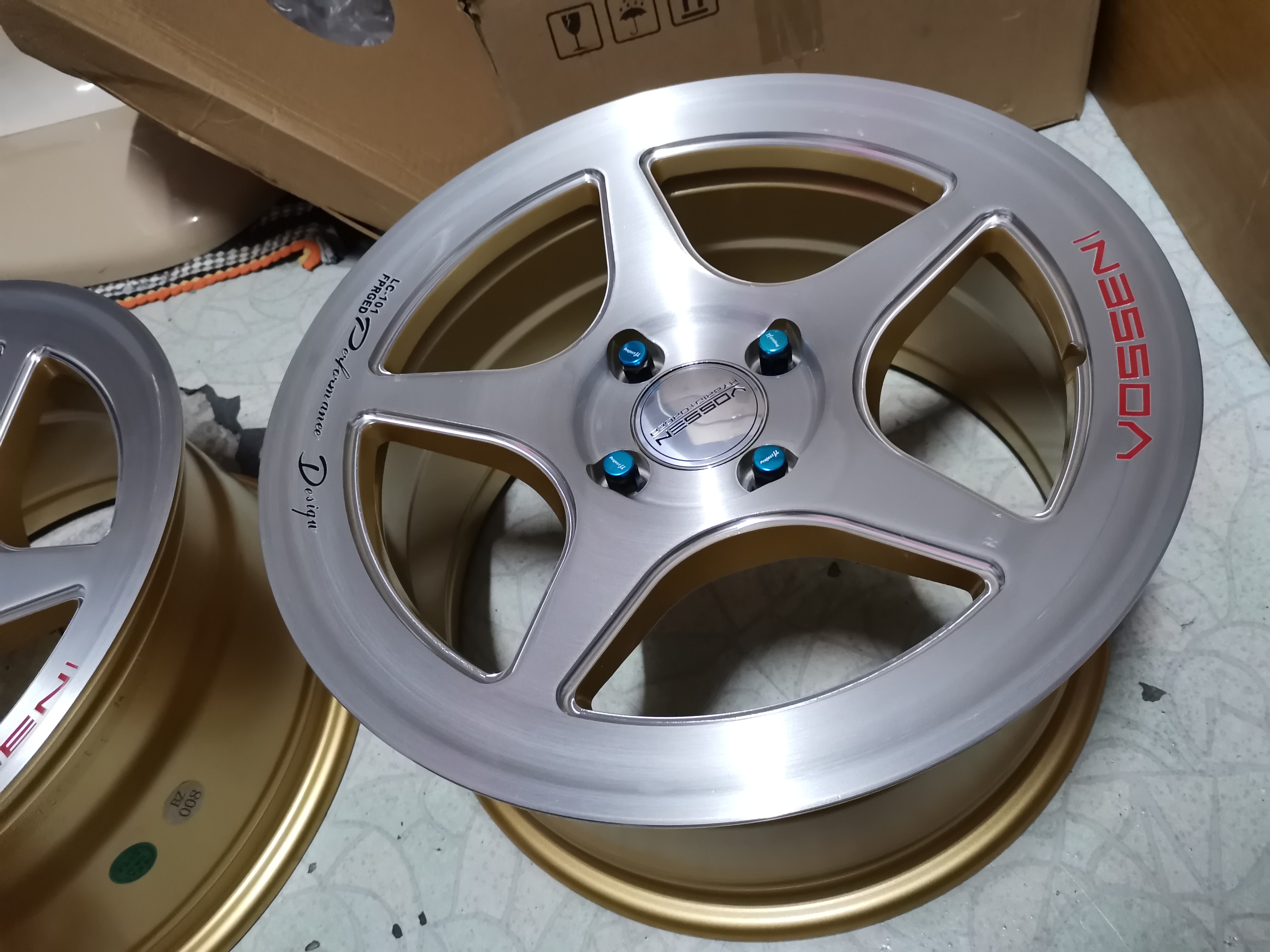 แม็กใหม่Vossen LC-101ขอบ 15 4 รู 100 แม็กใหม่Vossen LC-101ขอบ 15 4 รู 100