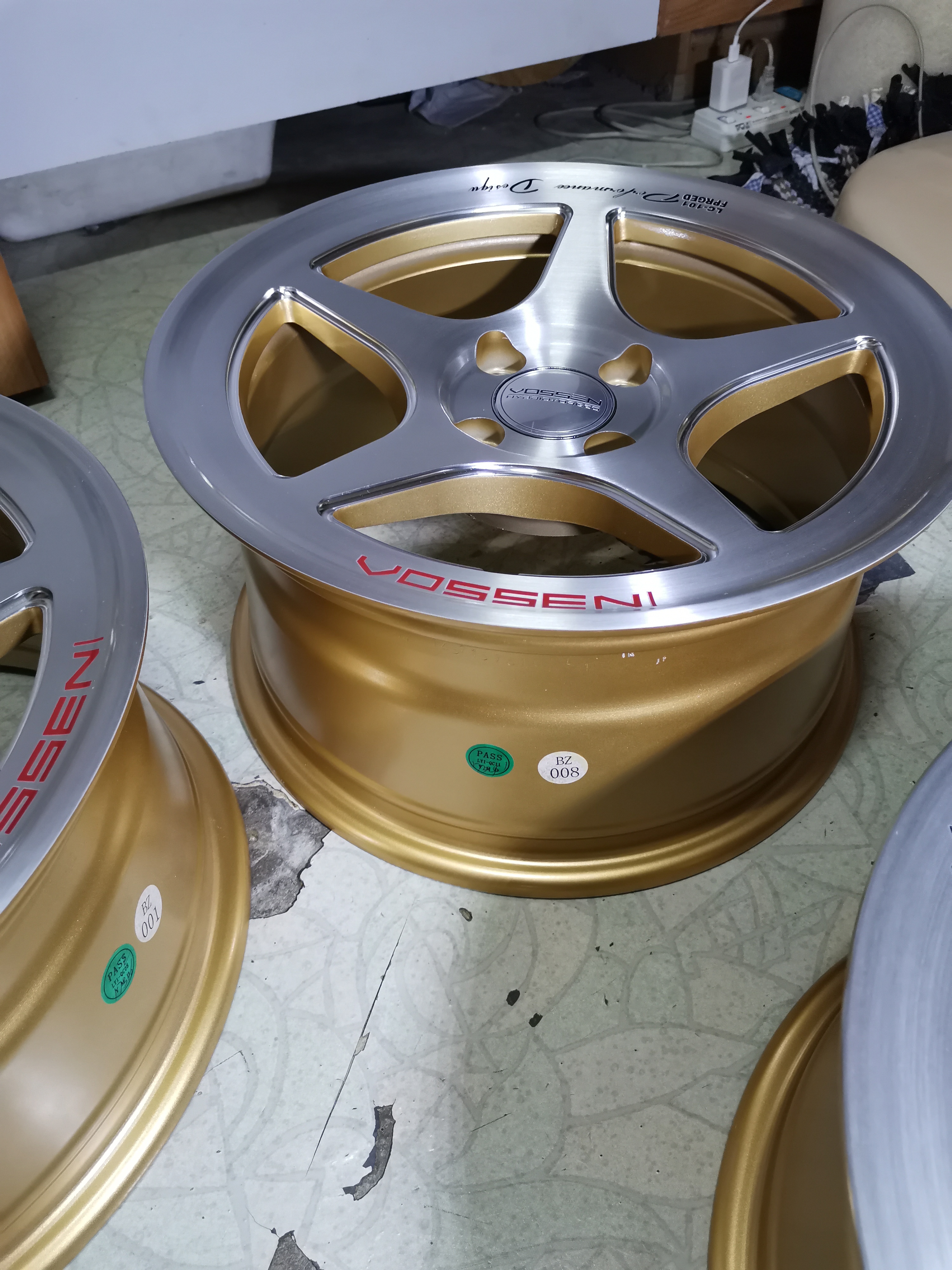 แม็กใหม่Vossen LC-101ขอบ 15 4 รู 100 แม็กใหม่Vossen LC-101ขอบ 15 4 รู 100