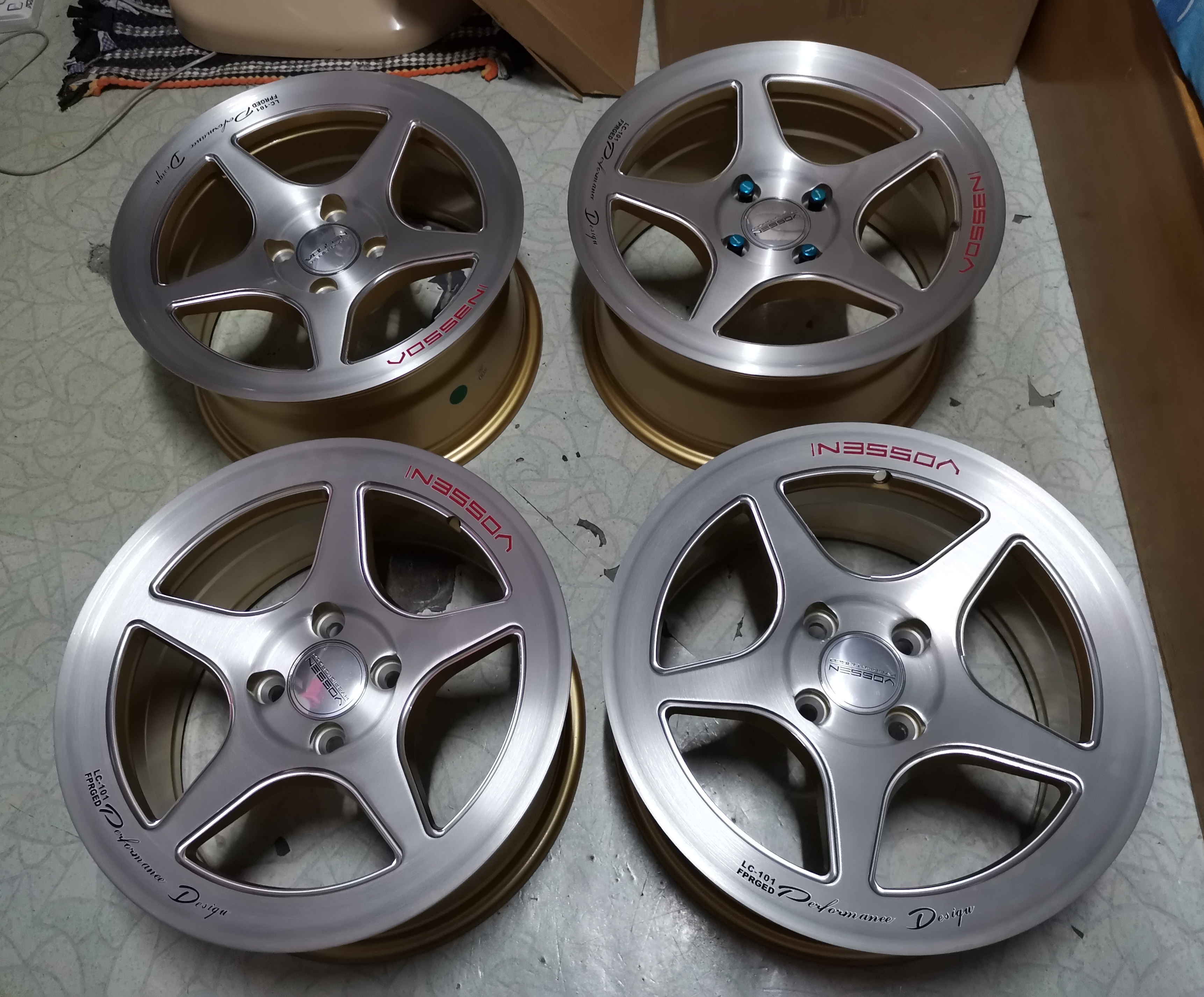 แม็กใหม่Vossen LC-101ขอบ 15 4 รู 100 แม็กใหม่Vossen LC-101ขอบ 15 4 รู 100