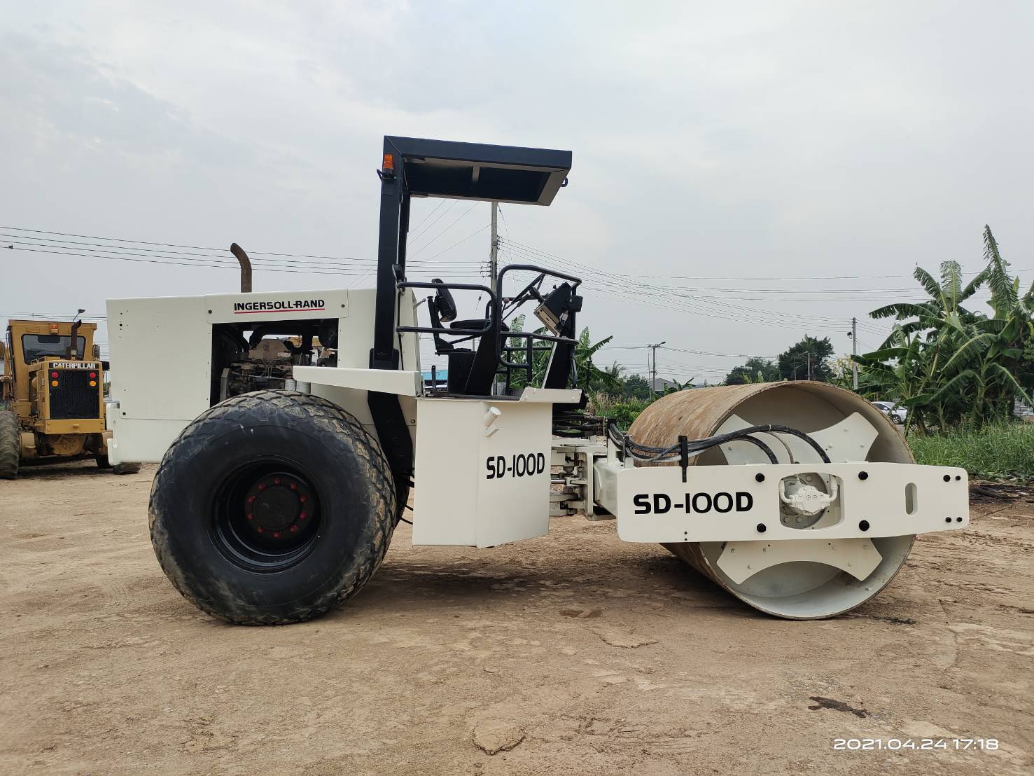 รถบดล้อเรียบ10ตัน Ingersollrand SD-100D ซีเรี่ยนสูง