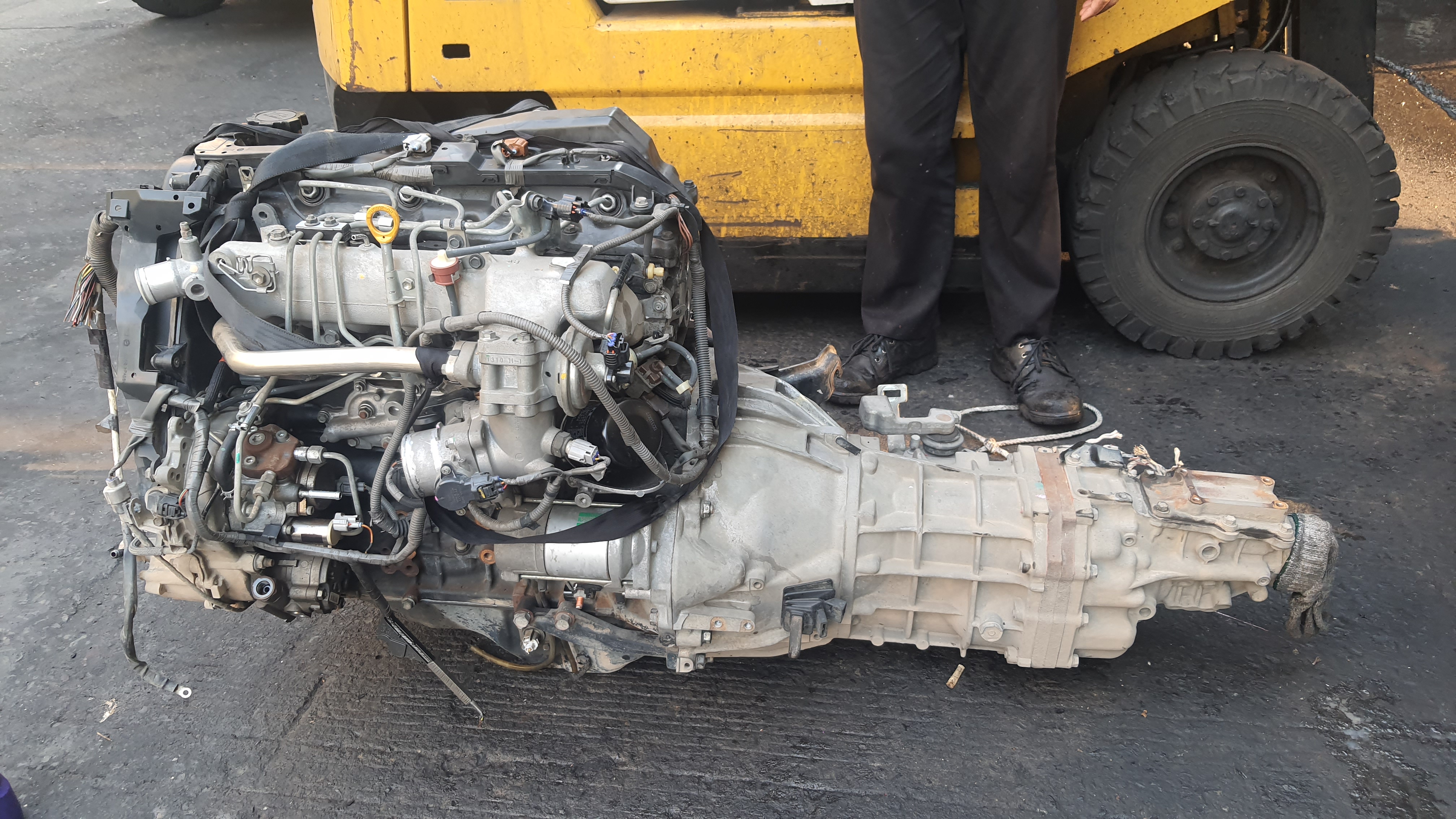 เครื่องยนต์ Toyota คอมมูเตอร์ 2kD 2500c.c เครื่องยนต์ Toyota คอมมูเตอร์ 2kD 2500c.c