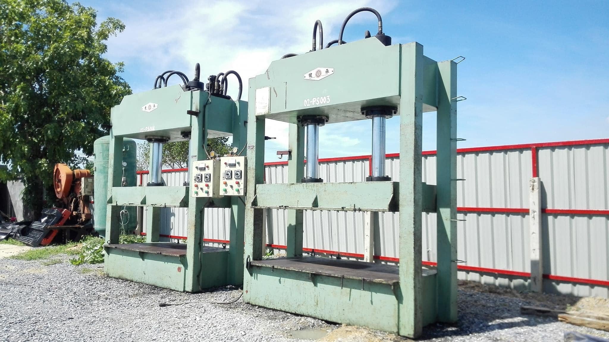 แท่นอัดสี่เสากระบอกคู่ งานใต้หวัน ขนาด 200 Ton