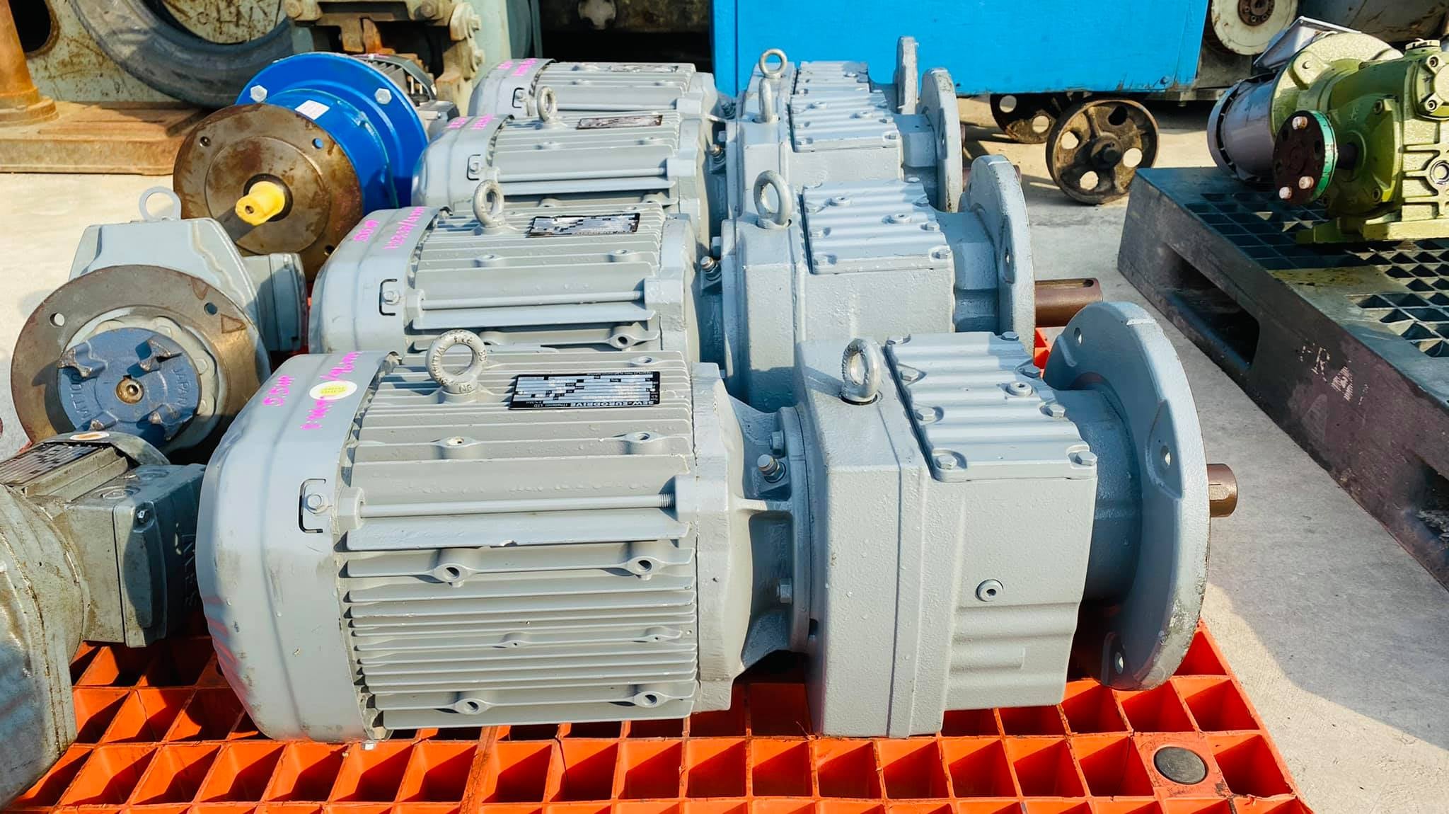 มอเตอร์เกียร์แบบหน้าแปลนของใหม SEW EURODRIVE ระบบไฟ 380V ของใหม่เก็บสแป 100%