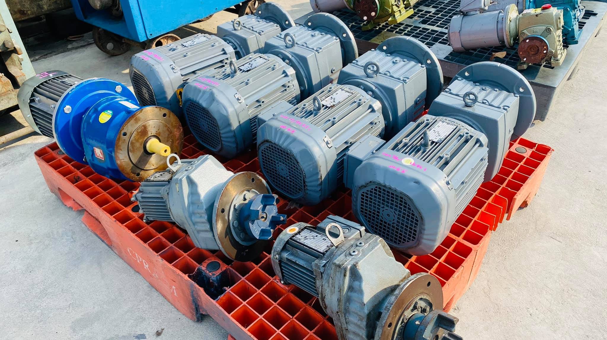 มอเตอร์เกียร์แบบหน้าแปลนของใหม SEW EURODRIVE ระบบไฟ 380V ของใหม่เก็บสแป 100%