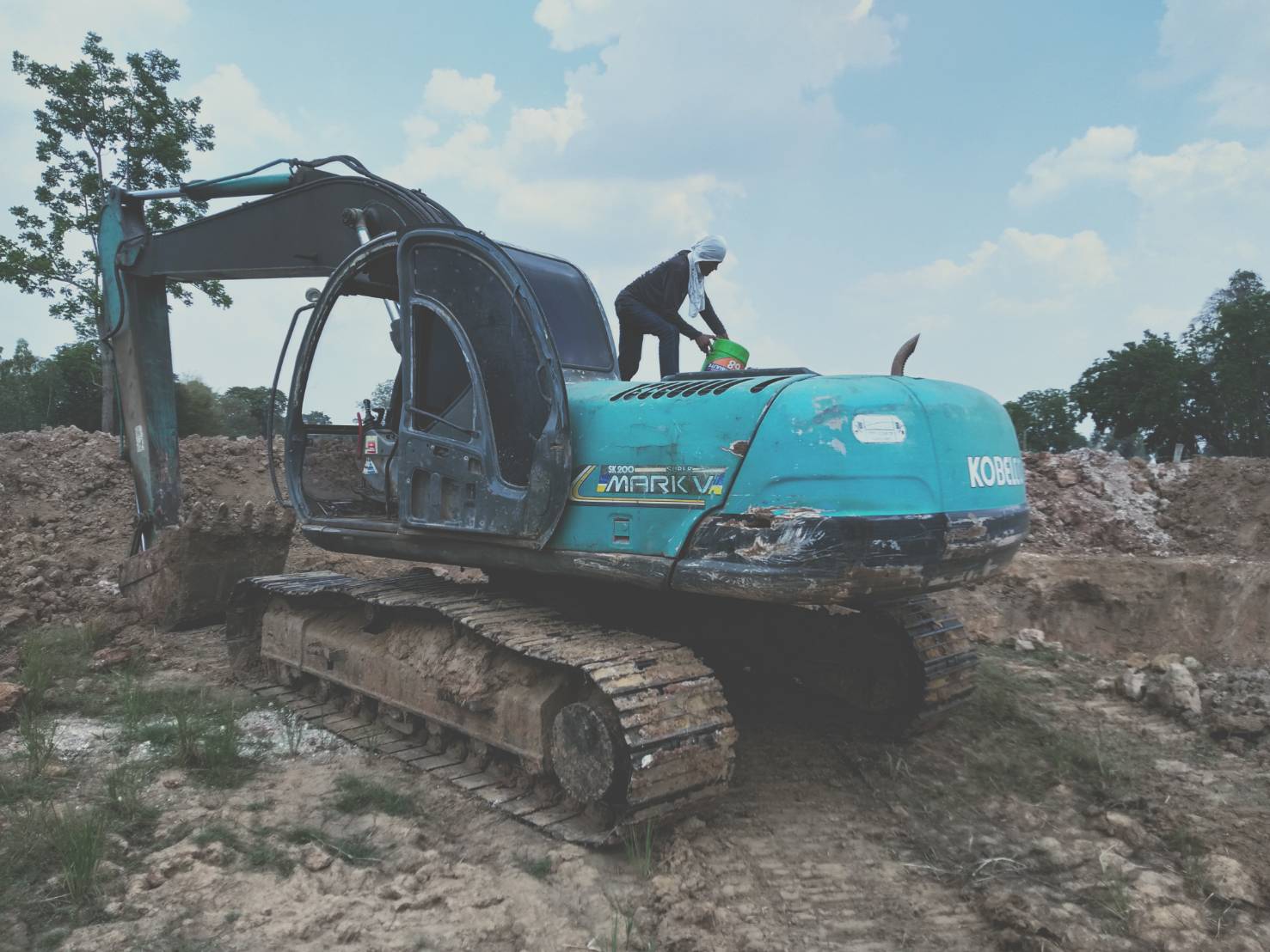 ขาย Kobelko  sk-200 mark 5 สนใจโทร 0981912778