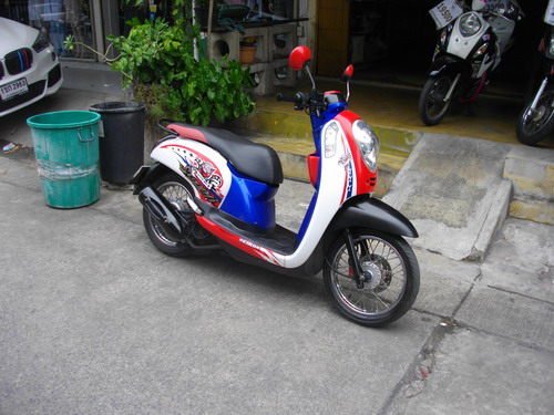 ขาย Honda Scoopy i หัวฉีด สวยเด่น เครื่องเดิมดียอดเยี่ยม ราคา 21500 บาท ขาย Honda Scoopy i หัวฉีด สวยเด่น เครื่องเดิมดียอดเยี่ยม ราคา 21500 บาท