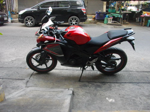 ขาย CBR 150i หัวฉีด สวยหรู เครื่องเทพสดมาก ได้ไปใช้ยาวๆ ราคา 28500 บาท