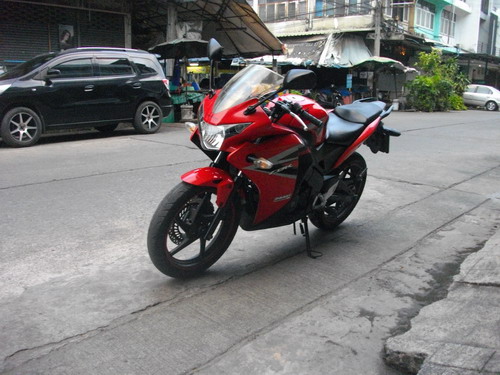 ขาย HONDA CBR 150i หัวฉีด สวยเฉียบ เครื่องเดิมสดมากๆ ราคา 27500 บาท ขาย HONDA CBR 150i หัวฉีด สวยเฉียบ เครื่องเดิมสดมากๆ ราคา 27500 บาท