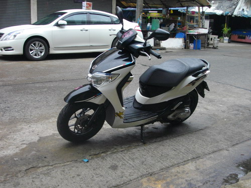 ขาย Honda Moove ตัวท๊อป ยางหน้าหลังใหม่เอี่ยม เครื่องดีเลิศ ราคา 26000 บาท