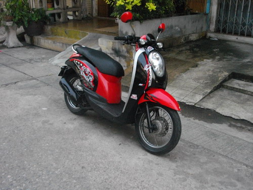 ขาย Honda Scoopy i หัวฉีด สวยเด่น เครื่องเดิมดียอดเยี่ยม ราคา 18500 บาท ขาย Honda Scoopy i หัวฉีด สวยเด่น เครื่องเดิมดียอดเยี่ยม ราคา 18500 บาท