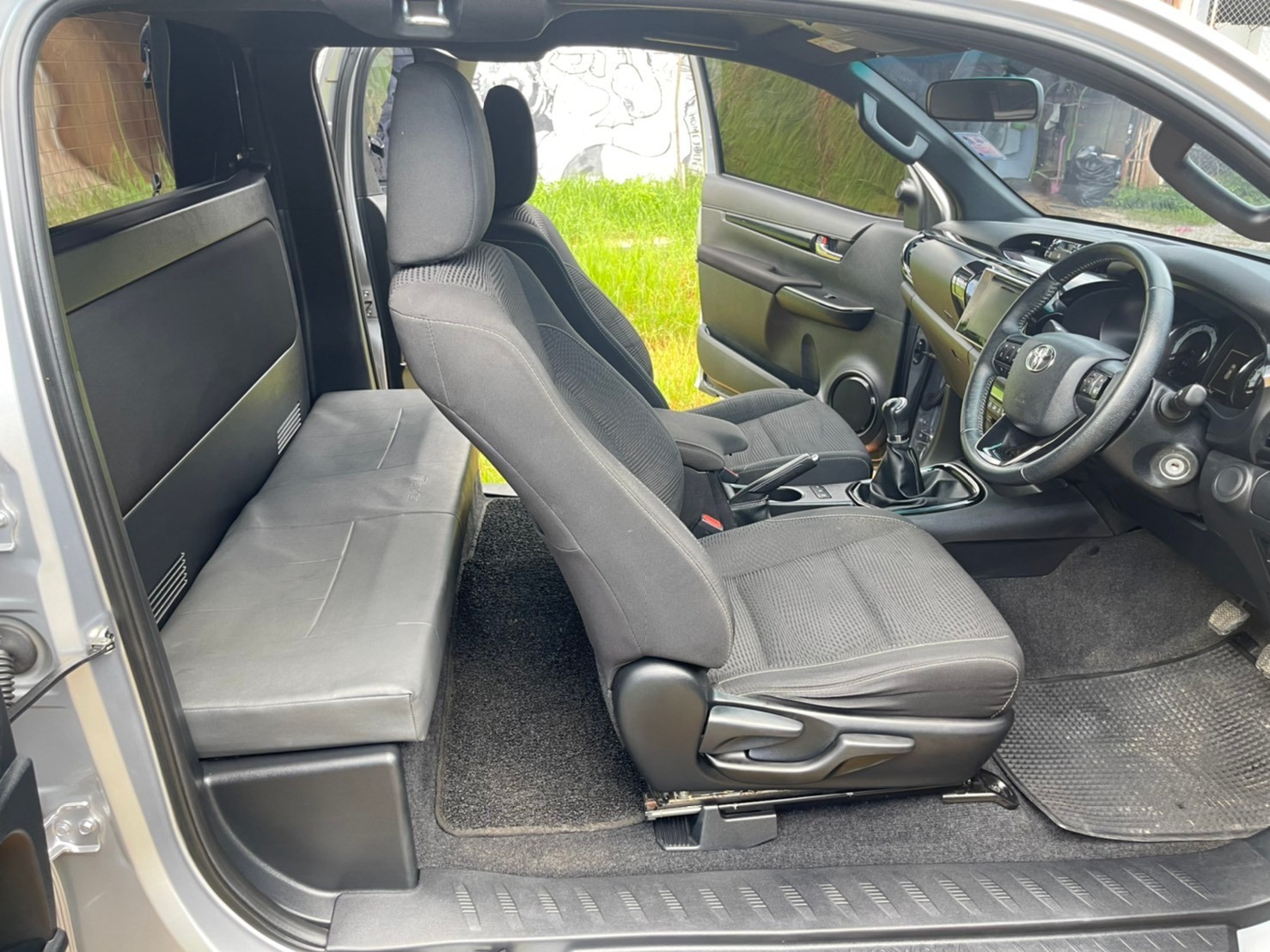 TOYOTA REVO ROCCO SMART CAB 2.8 G 4X4 MT 2018 