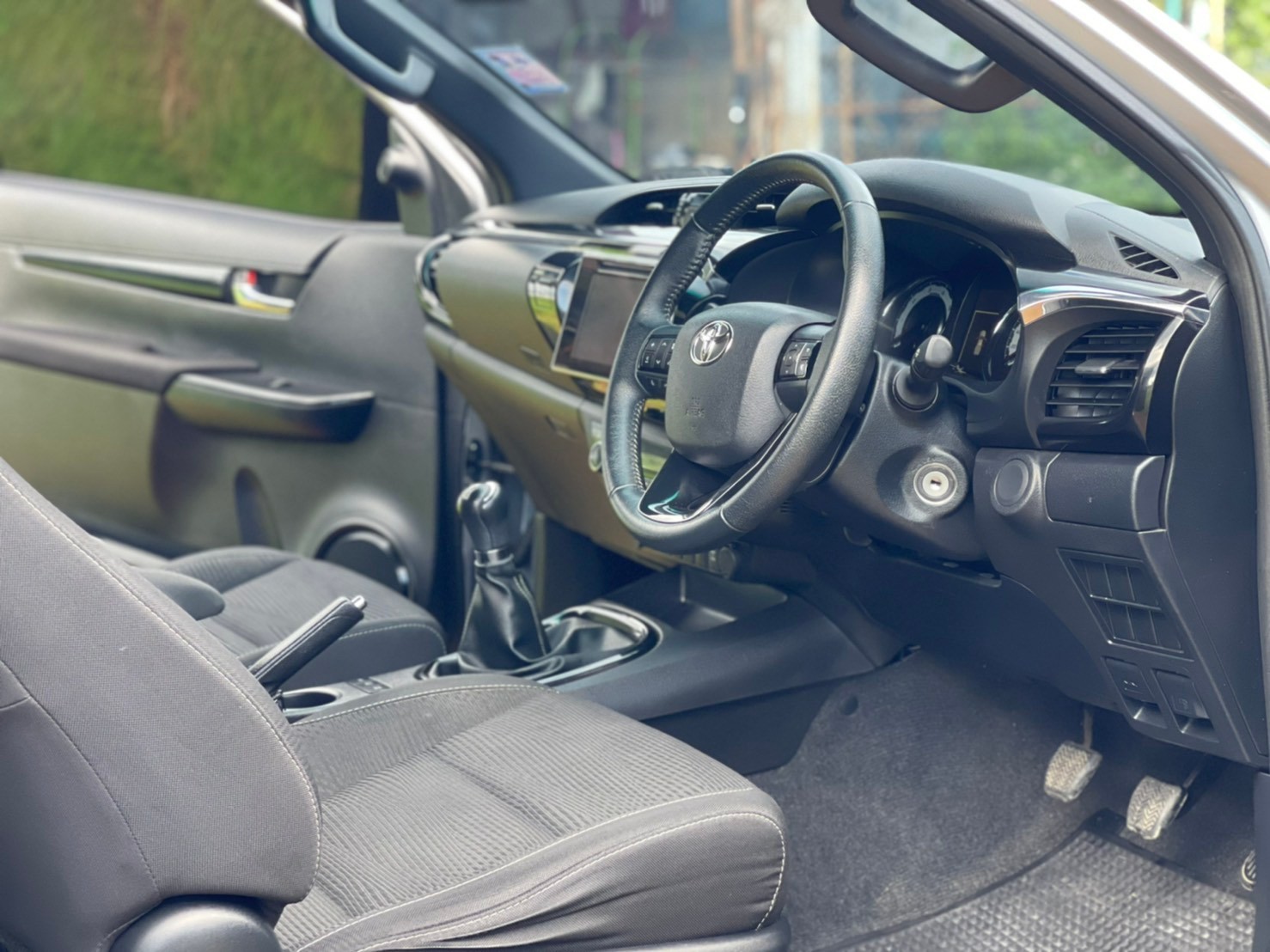 TOYOTA REVO ROCCO SMART CAB 2.8 G 4X4 MT 2018 