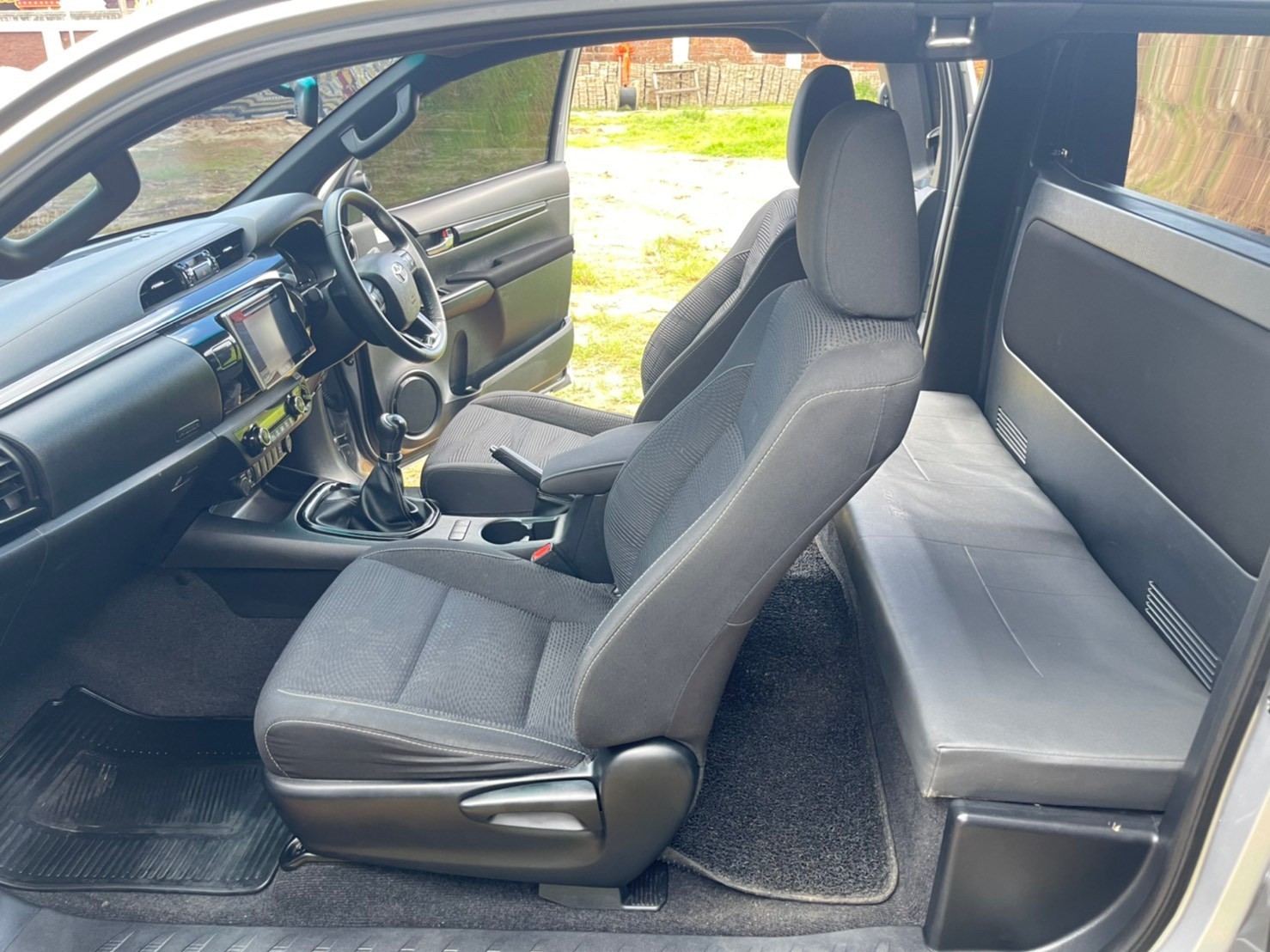 TOYOTA REVO ROCCO SMART CAB 2.8 G 4X4 MT 2018 