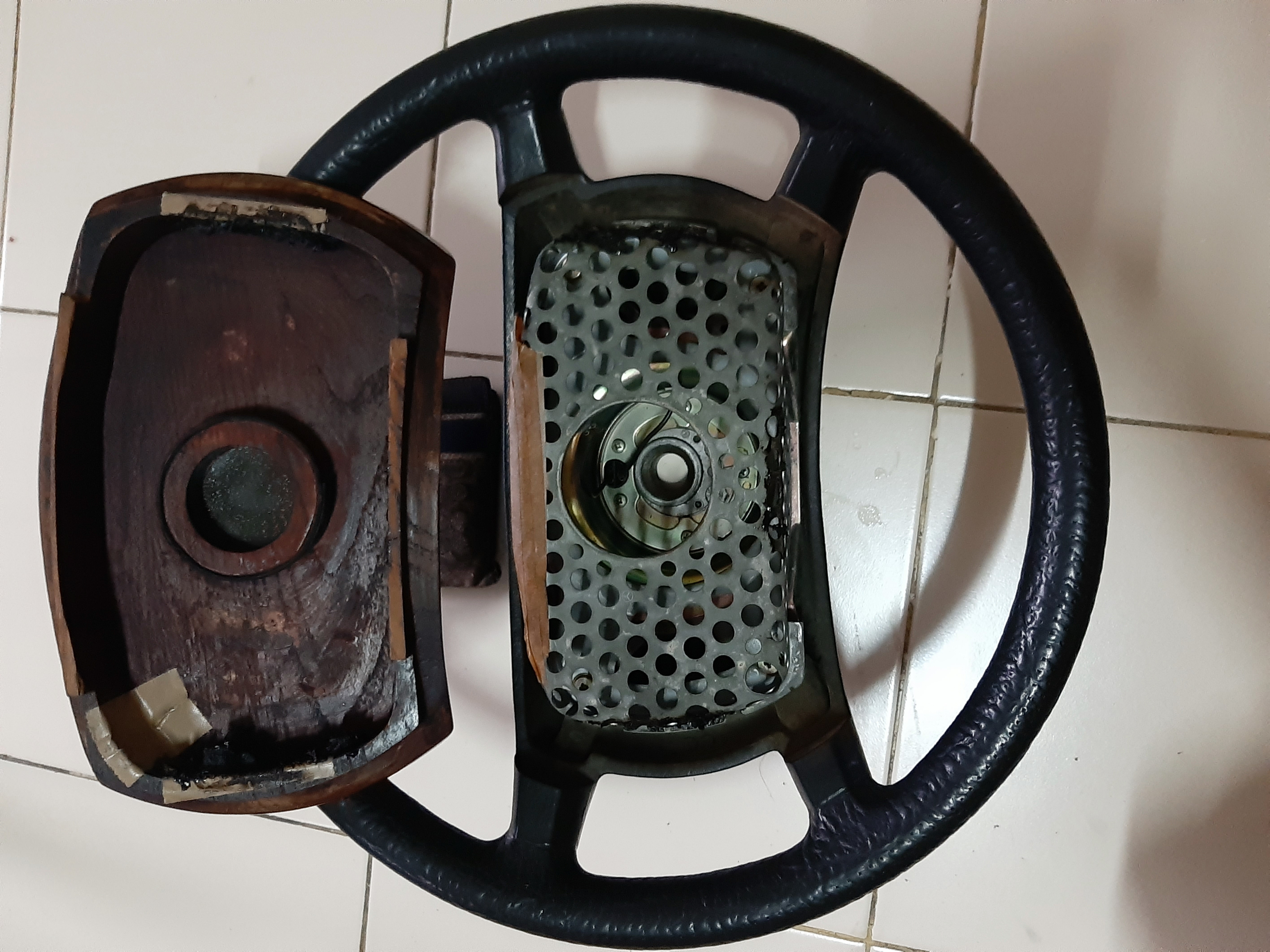 พวงมาลัยเบนซ์ แป้นกดแตรลายไม้สวย หนังดี ผิวมะระ ไม่ขาด ไม่หลวม ขนาดเส้นผ่าศูนย์กลาง 400mm. รูแกน 20mm. รุ่นไม่มีไม่มีแอร์แบ็ค ใส่ได้กับ w114 115 116 107 108 123 124 126 ราคาวงละ 3,200 ส่งทั่วไทย สนใจนัดรับ ดูของติดต่อได้ครับ 0831915958 พวงมาลัยเบนซ์ แป้นกดแตรลายไม้สวย หนังดี ผิวมะระ ไม่ขาด ไม่หลวม ขนาดเส้นผ่าศูนย์กลาง 400mm. รูแกน 20mm. รุ่นไม่มีไม่มีแอร์แบ็ค ใส่ได้กับ w114 115 116 107 108 123 124 126 ราคาวงละ 3,200 ส่งทั่วไทย สนใจนัดรับ ดูของติดต่อได้ครับ 0831915958