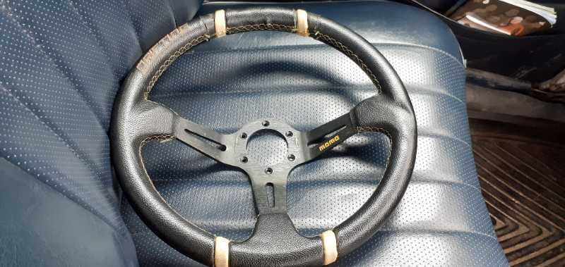 ขายพวงมาลัยก้านยก