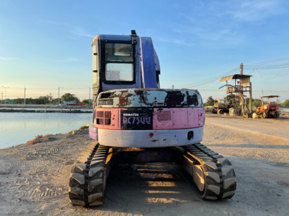 รถขุด KOMATSU pc75uu-2 เก่าญี่ปุ่น มีลายเจาะ ไม่เคยใช้ในไทย