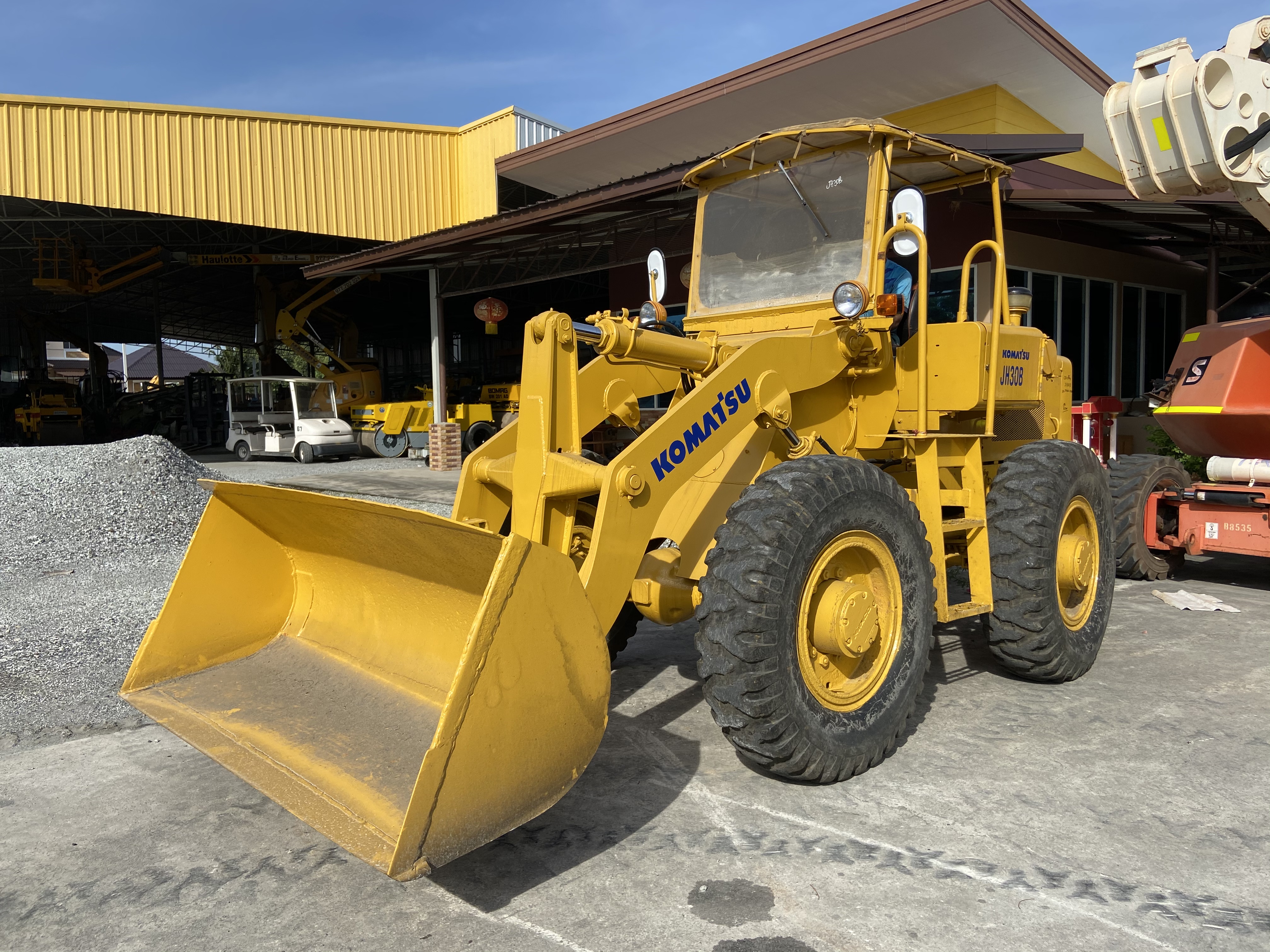 ขายรถตักKOMATSU รุ่นJH30B นำเข้าญี่ปุ่นไม่เคยใช้งานในไทย เลี้ยวล้อ เครื่องอีซูซุ 4สูบ สภาพดีพร้อมใช้ ขายรถตักKOMATSU รุ่นJH30B นำเข้าญี่ปุ่นไม่เคยใช้งานในไทย เลี้ยวล้อ เครื่องอีซูซุ 4สูบ สภาพดีพร้อมใช้