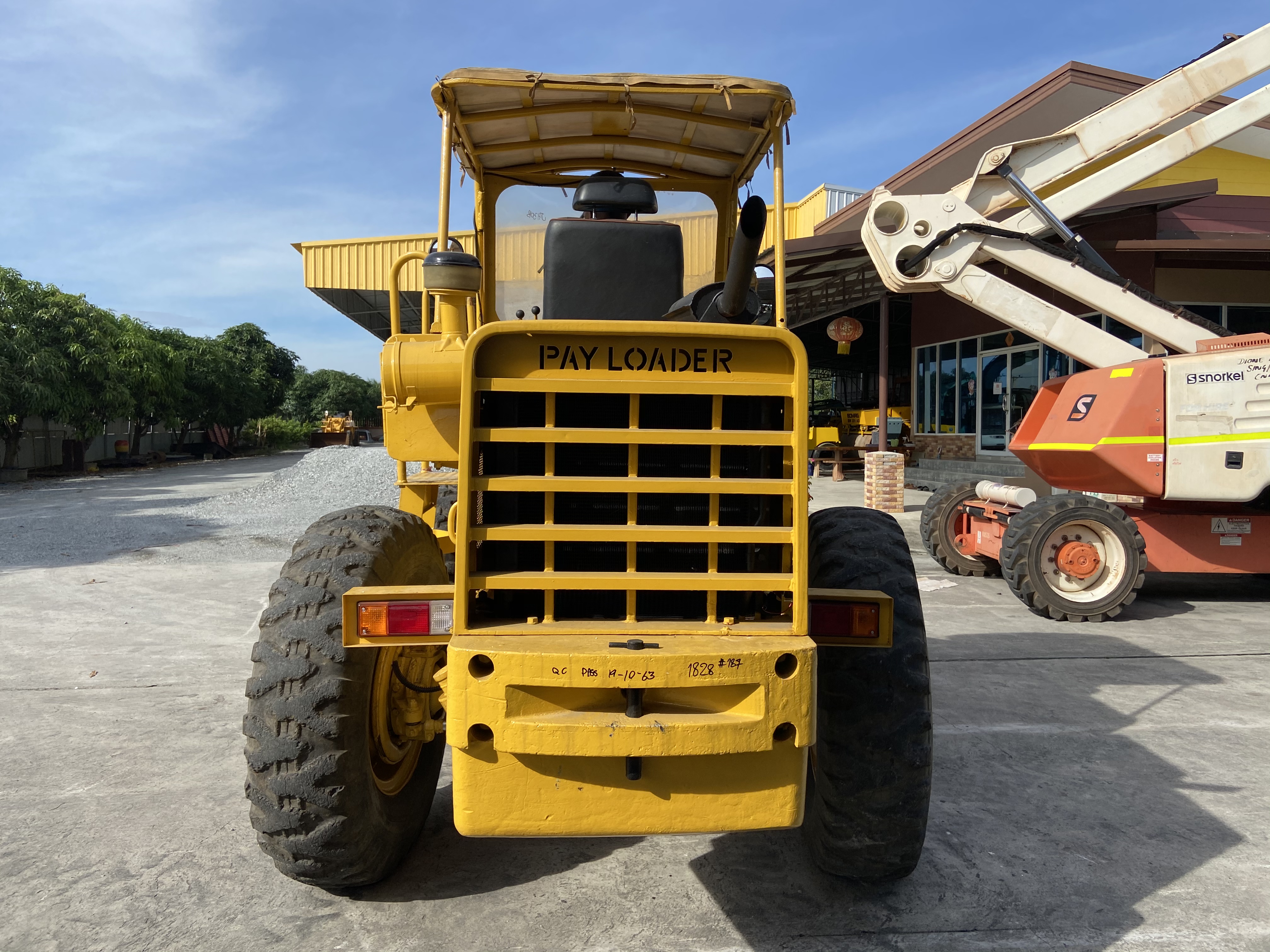 ขายรถตักKOMATSU รุ่นJH30B นำเข้าญี่ปุ่นไม่เคยใช้งานในไทย เลี้ยวล้อ เครื่องอีซูซุ 4สูบ สภาพดีพร้อมใช้