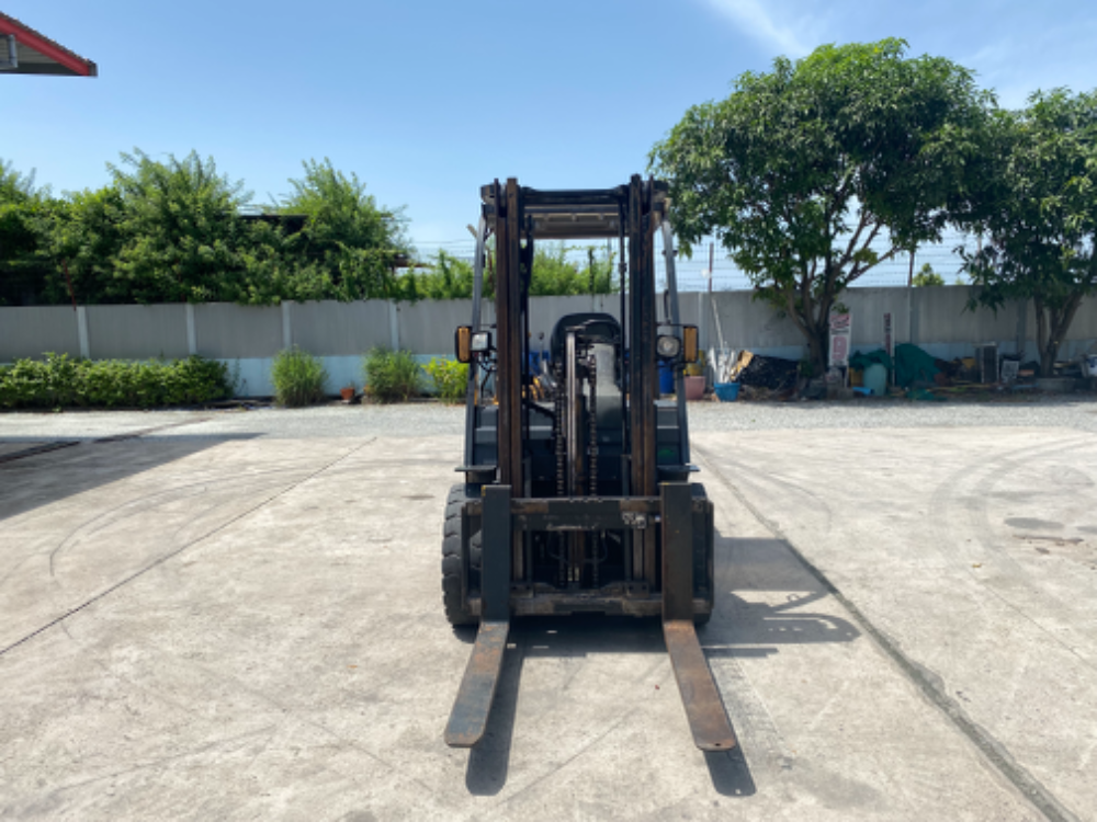 รถโฟล์คลิฟต์ TCM รุ่น FD30T3 ยกได้3ตัน รถนอกนำเข้า ไม่เคยใช้ในไทย ติดต่อ081-8302909จิรโรจน์ Line: jiraroj2909