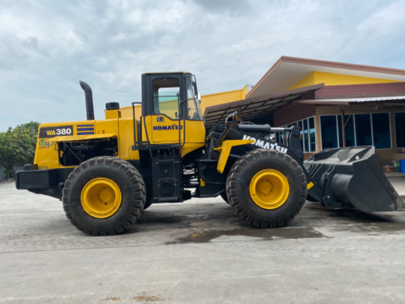 รถตักล้อยาง KOMATSU รุ่น WA380-3A บุ้งกี๋ขนาด3.4คิว ยกสูง3.9เมตร รถสวย เครื่องดีแรงดี รถนอก ไม่เคยใช รถตักล้อยาง KOMATSU รุ่น WA380-3A บุ้งกี๋ขนาด3.4คิว ยกสูง3.9เมตร รถสวย เครื่องดีแรงดี รถนอก ไม่เคยใช